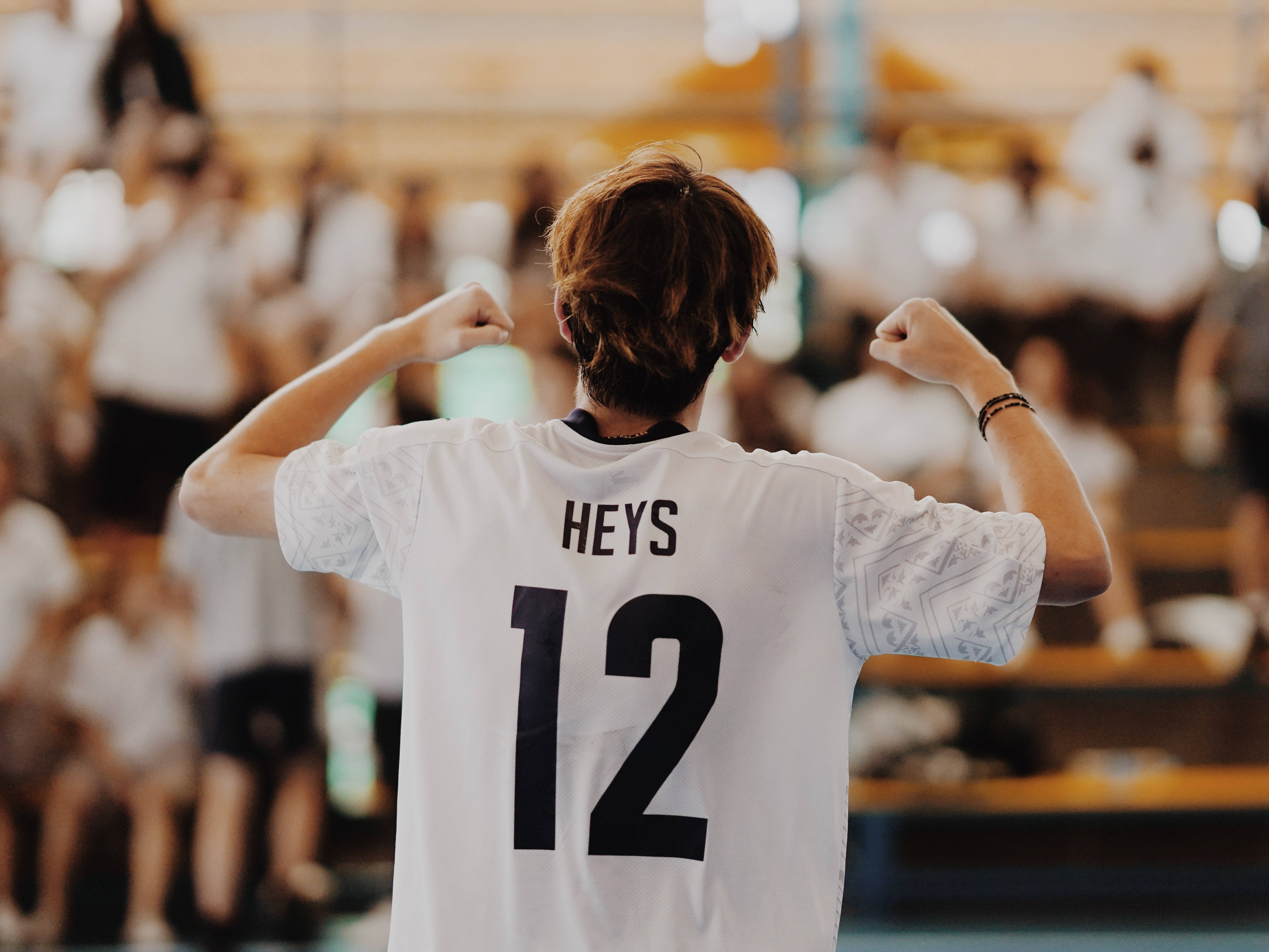 HEYS 12, white jersey, gymnasium, 4K Desktop Wallpaper