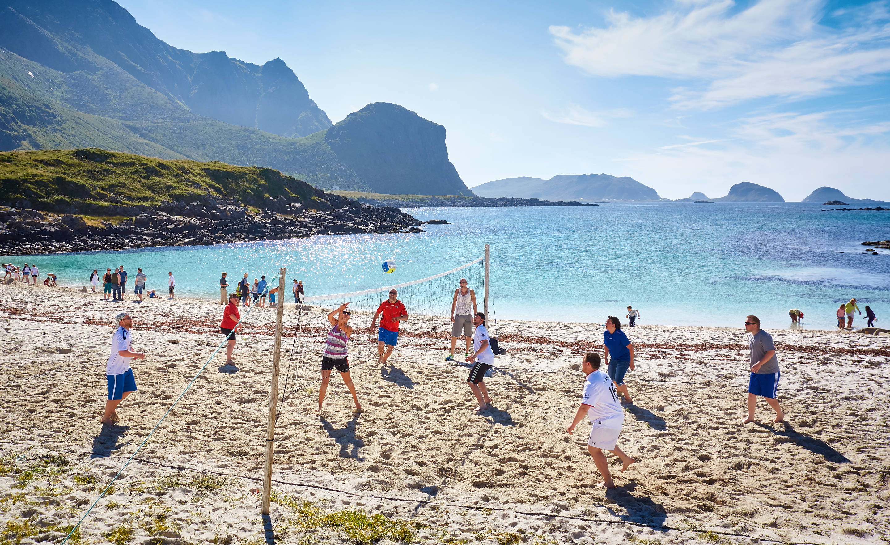 beach volleyball, sunny day, turquoise water, 2K Desktop Wallpaper