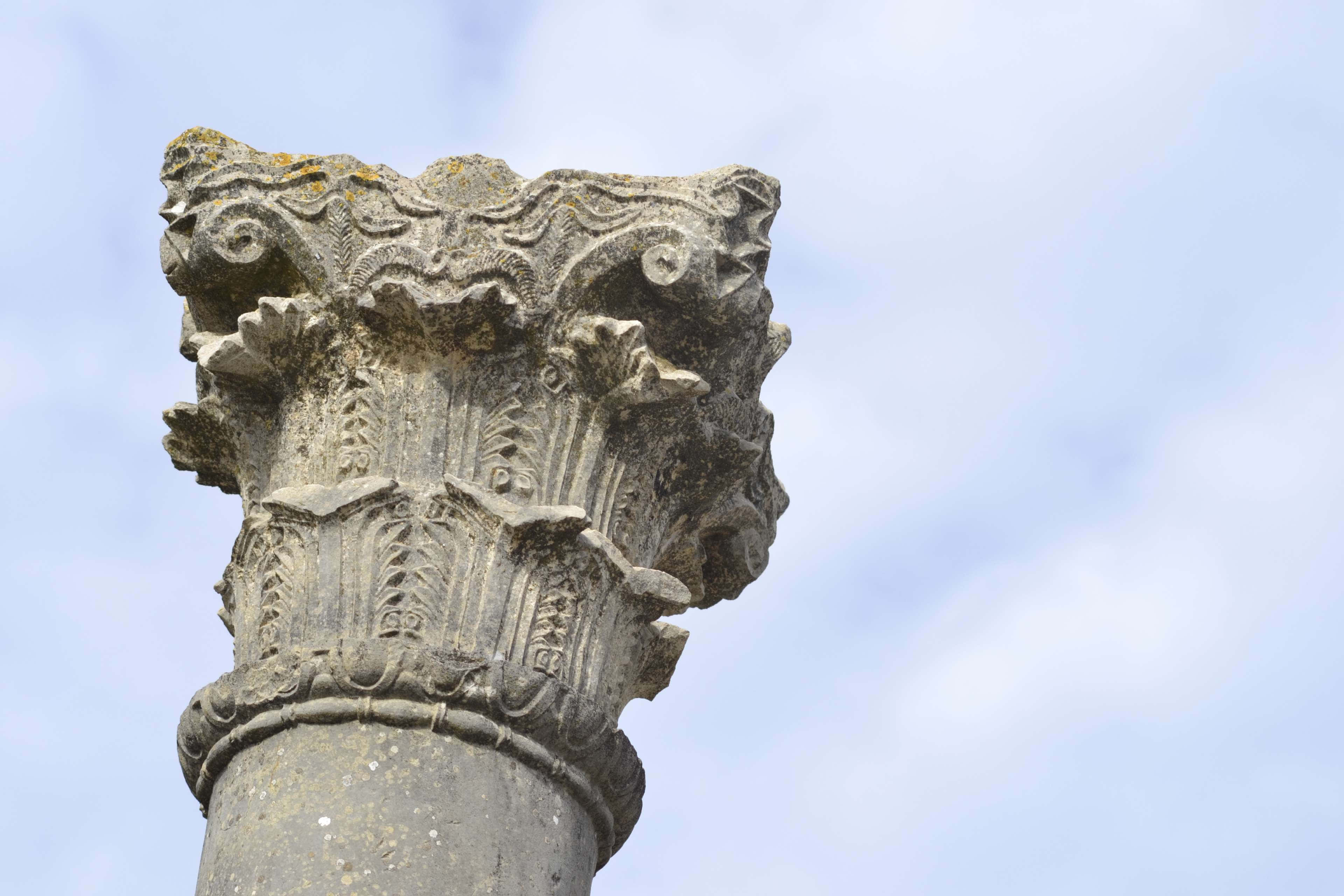 Volubilis, column capital, weathered stone, 4K Desktop Wallpaper