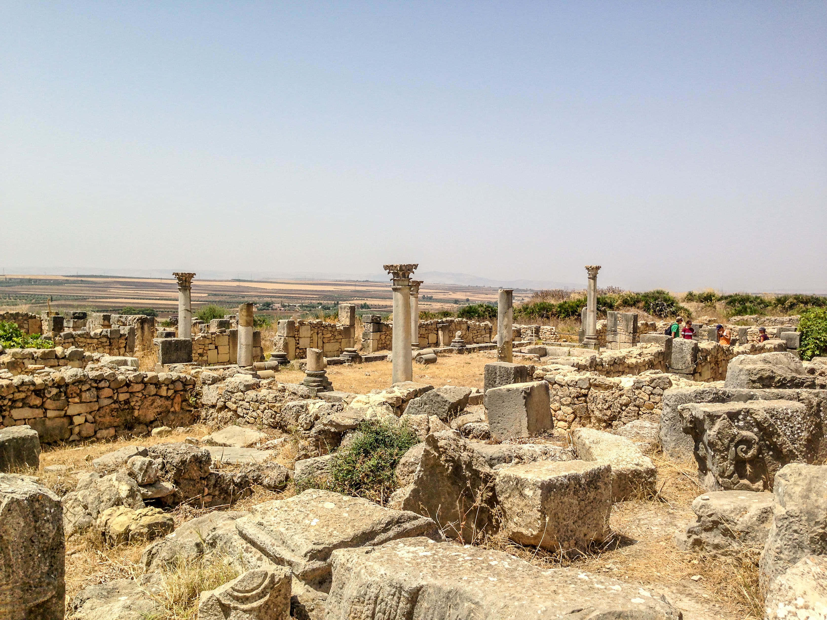 Volubilis, large stones, standing columns, 2K Desktop Wallpaper