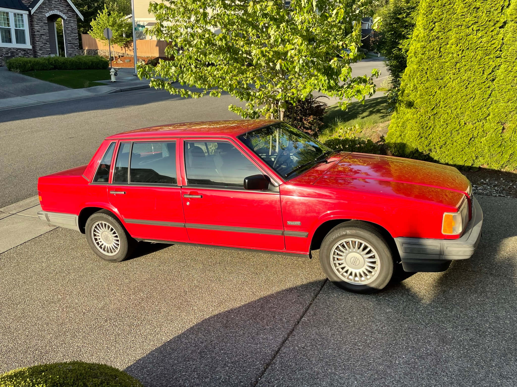 Volvo 740, vibrant red, sunlit driveway, Full HD Desktop Wallpaper