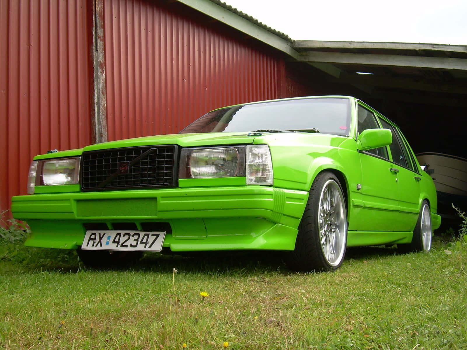 Volvo 740, lime green, red metal barn, HD Desktop Wallpaper