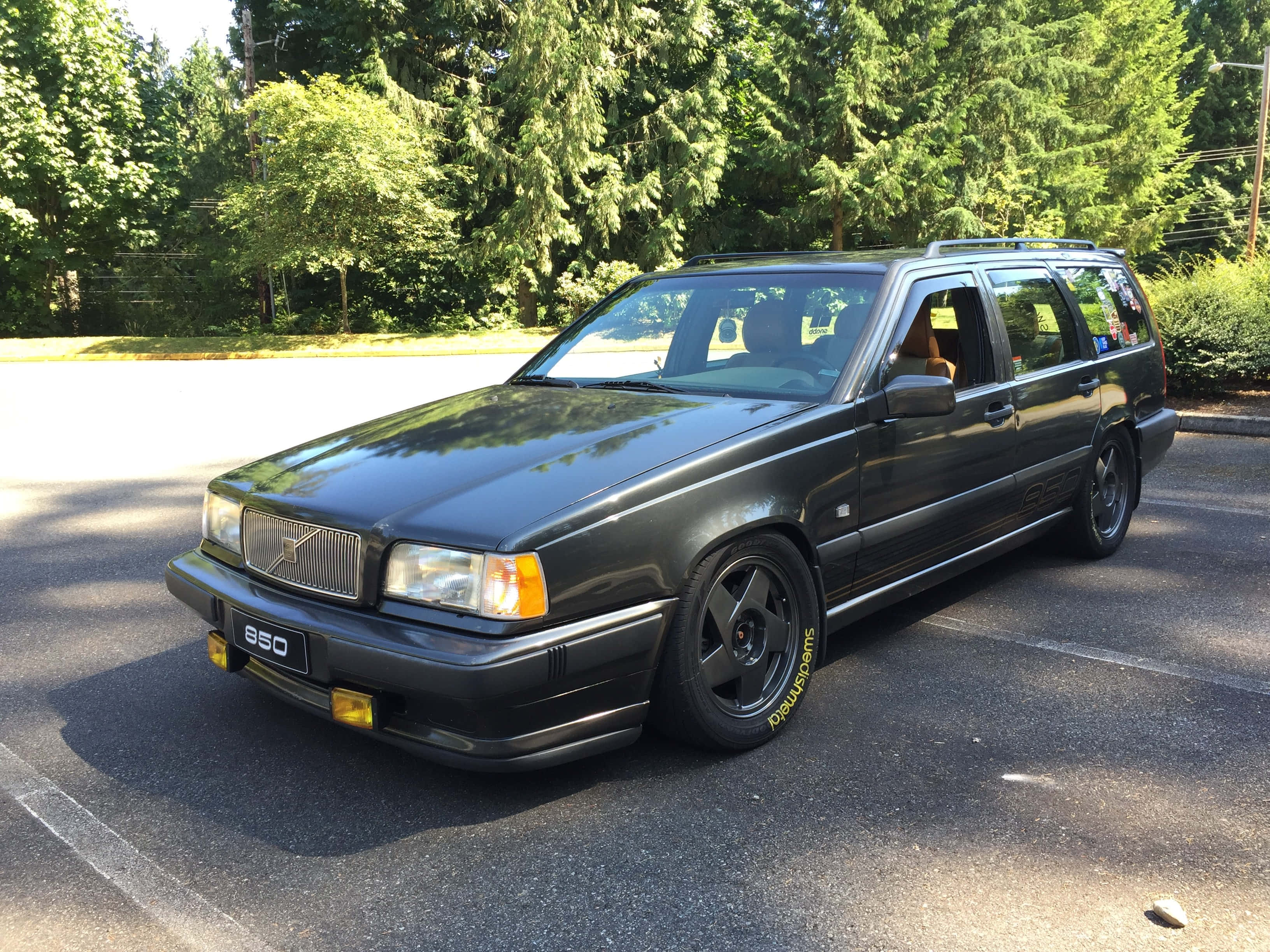 Volvo 850, station wagon, sleek black, 2K Desktop Wallpaper