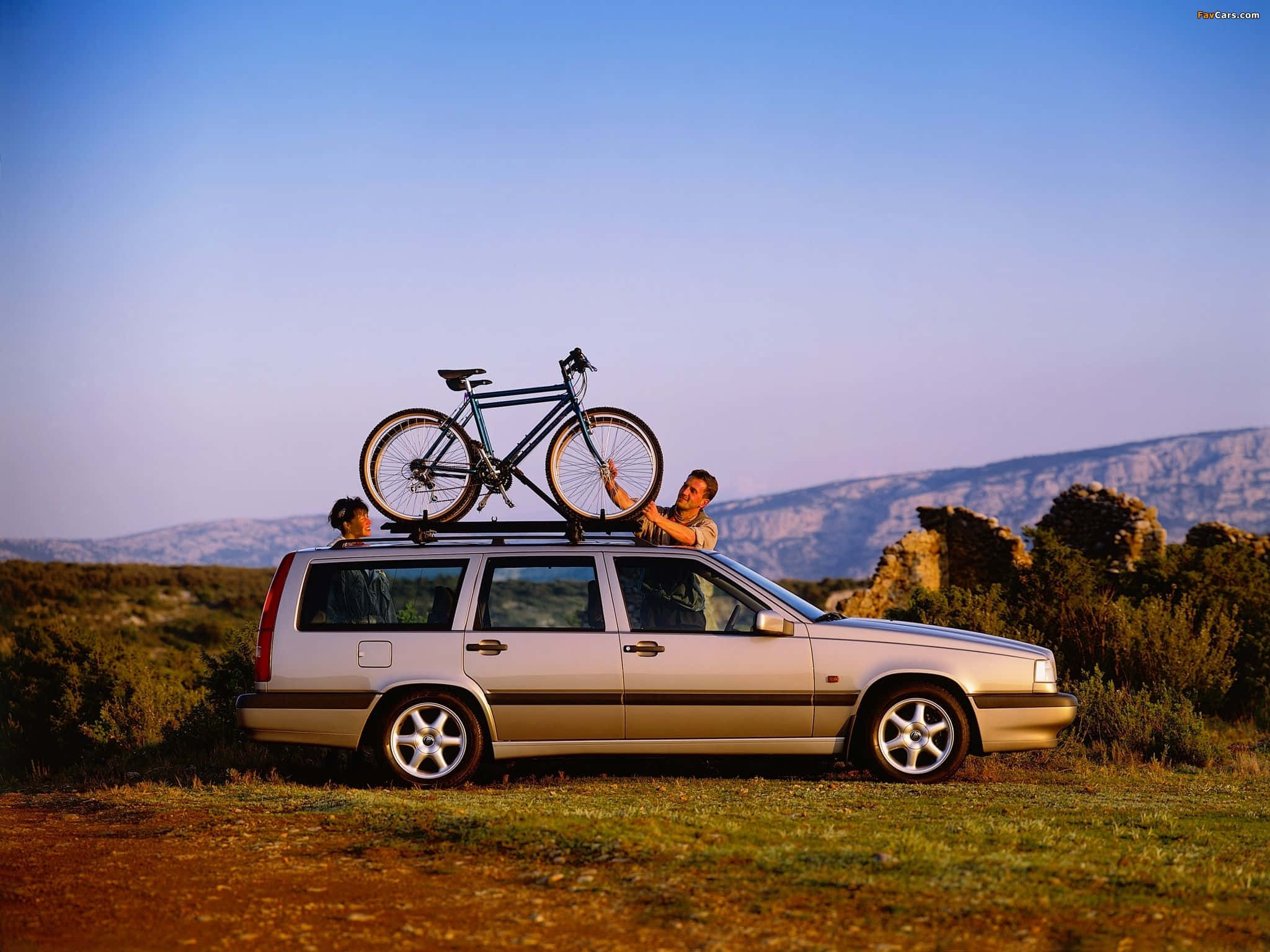 Volvo 850, silver station wagon, bicycle mounted on roof rack, Full HD Desktop Wallpaper