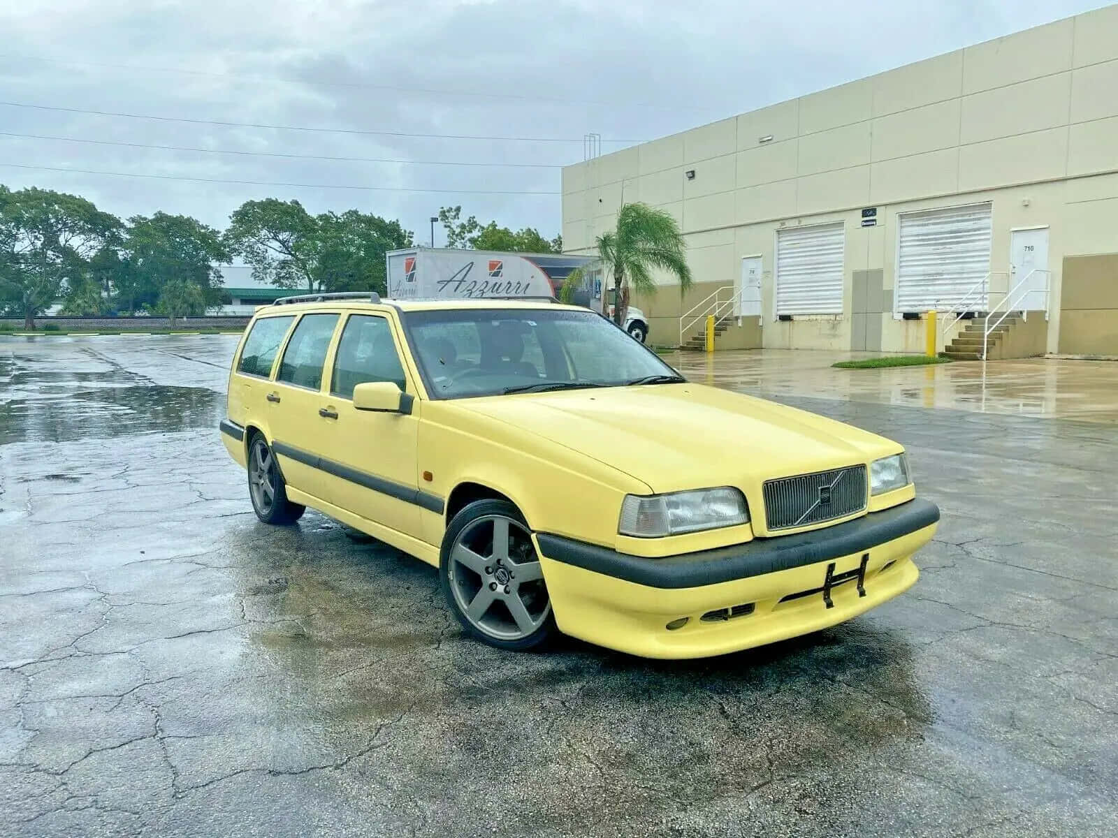 Volvo 850, bright yellow, black trim, HD Desktop Wallpaper