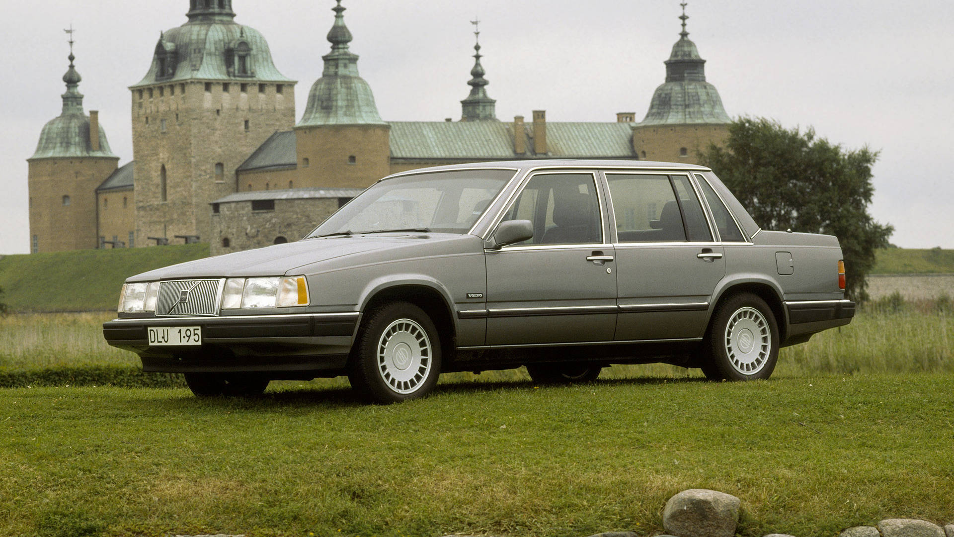 Volvo 940, silver, castle, Full HD Desktop Wallpaper