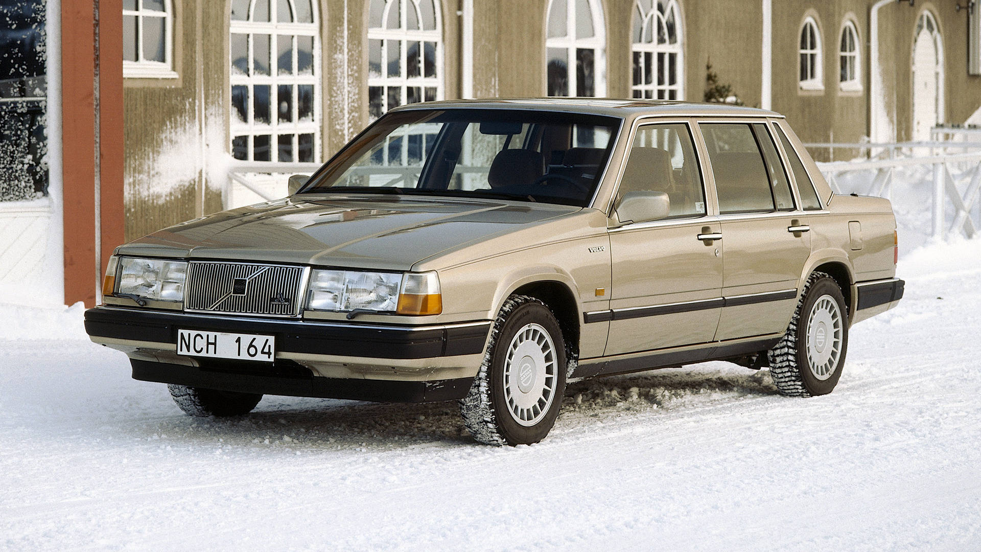Volvo 740, beige, snow, Full HD Desktop Wallpaper
