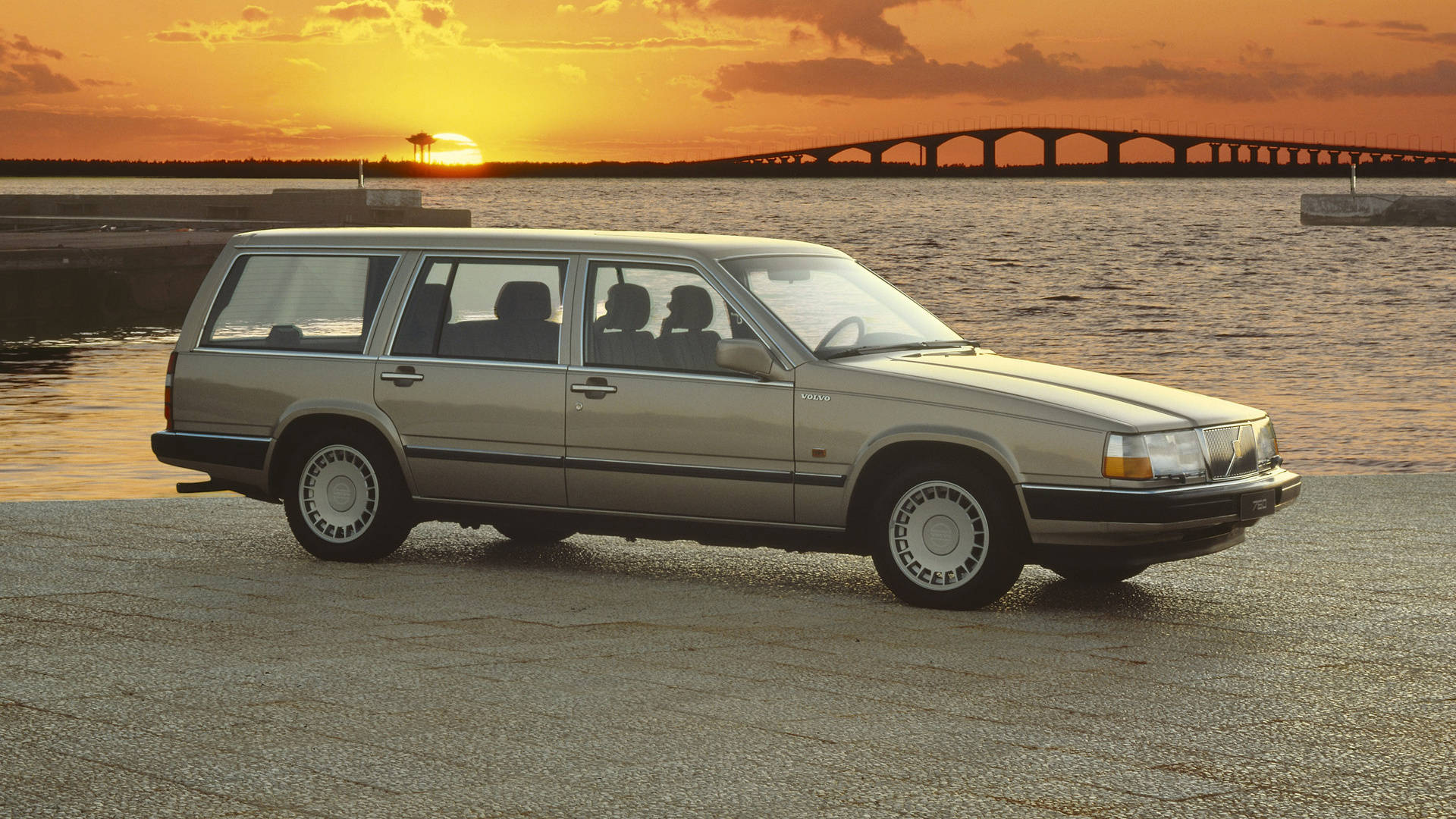 Volvo iPhone, sunset, beige Volvo station wagon, Full HD Desktop Wallpaper