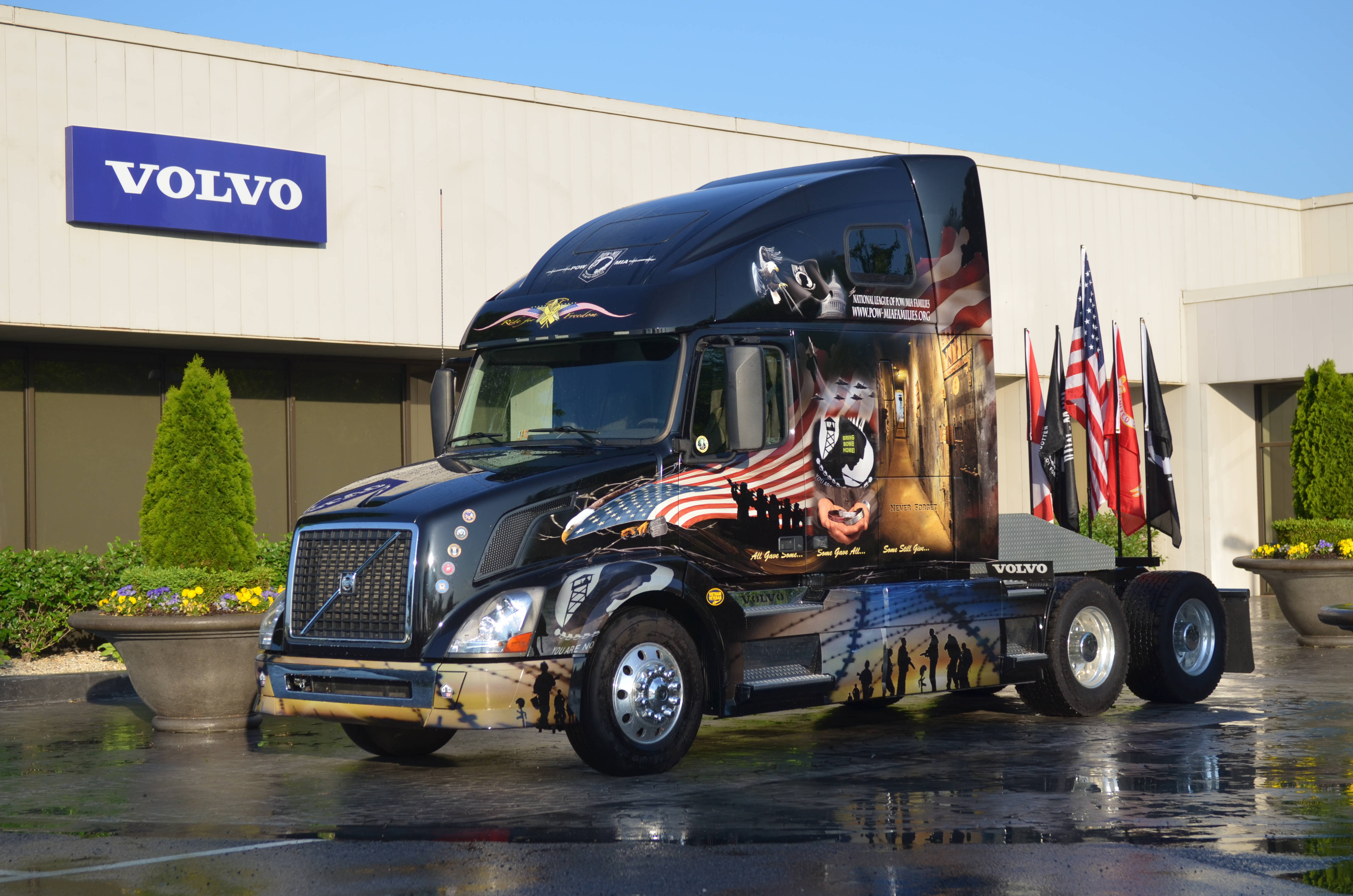 Volvo, semi-truck, patriotic artwork, 4K Desktop Wallpaper