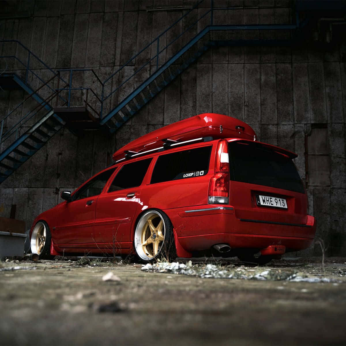 Volvo PV544, glossy red, gold rims, SD Desktop Wallpaper