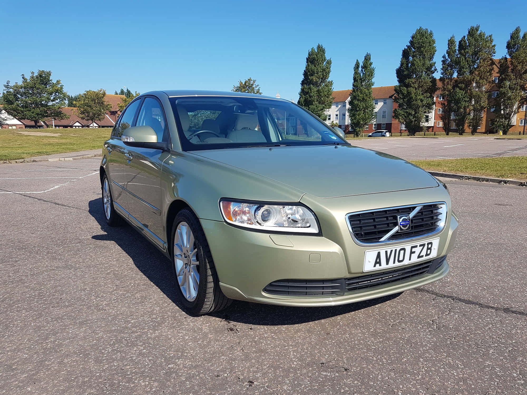 Volvo S40, olive green, sunny asphalt lot, Full HD Desktop Wallpaper