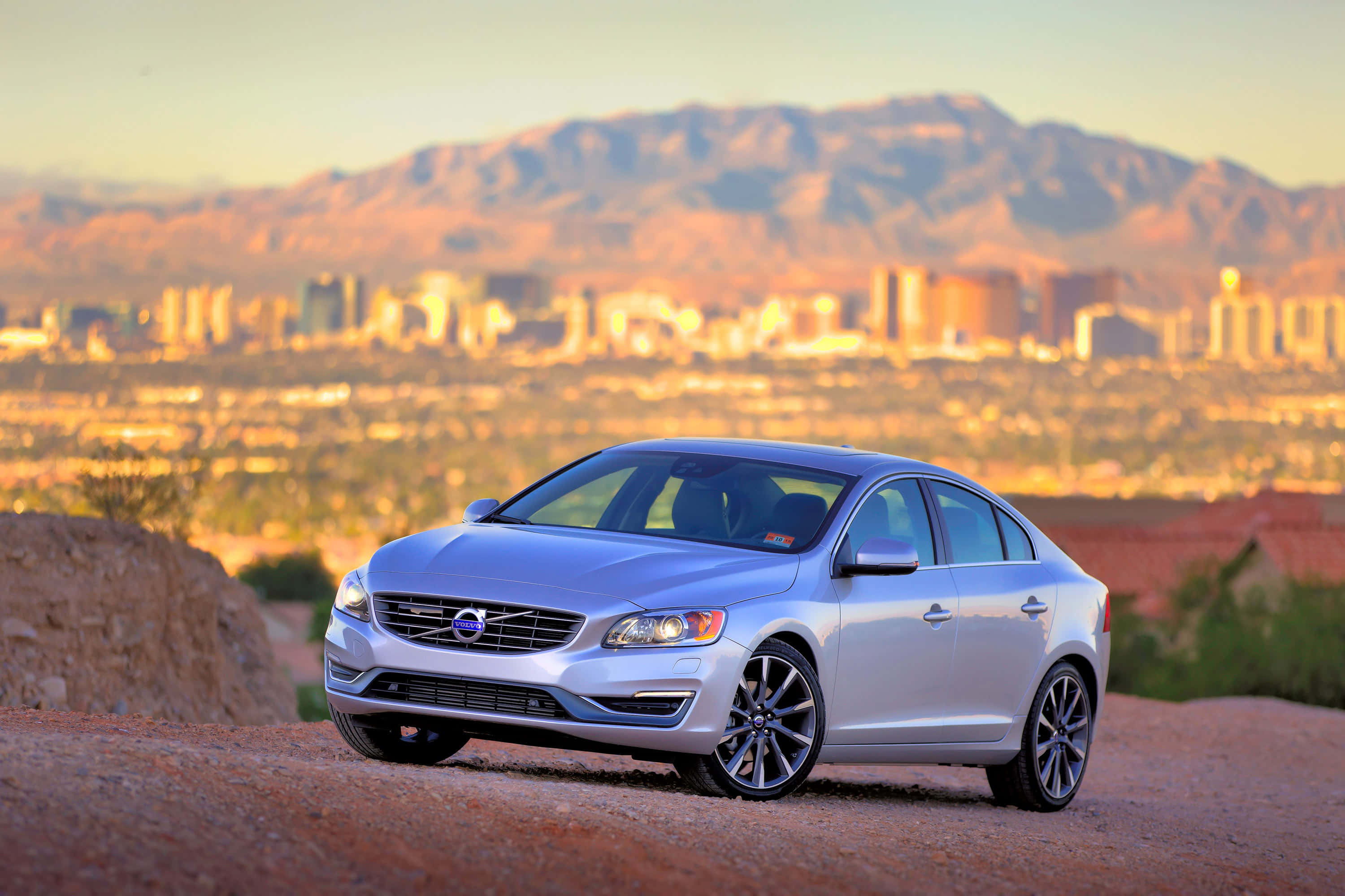 Volvo S60, silver, dirt overlook, 2K Desktop Wallpaper