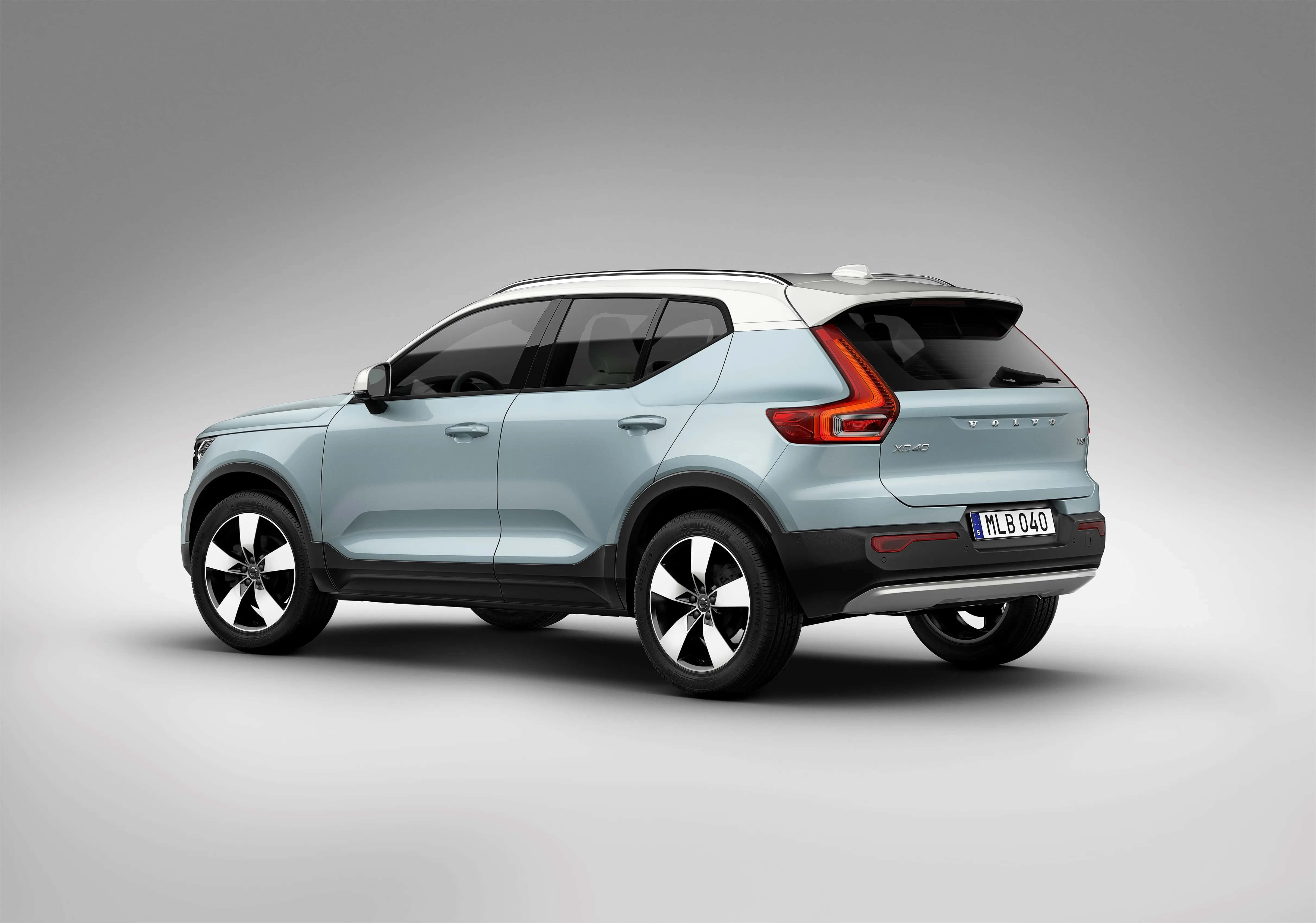 Volvo XC40, light blue, three-quarter rear view, 4K Desktop Wallpaper