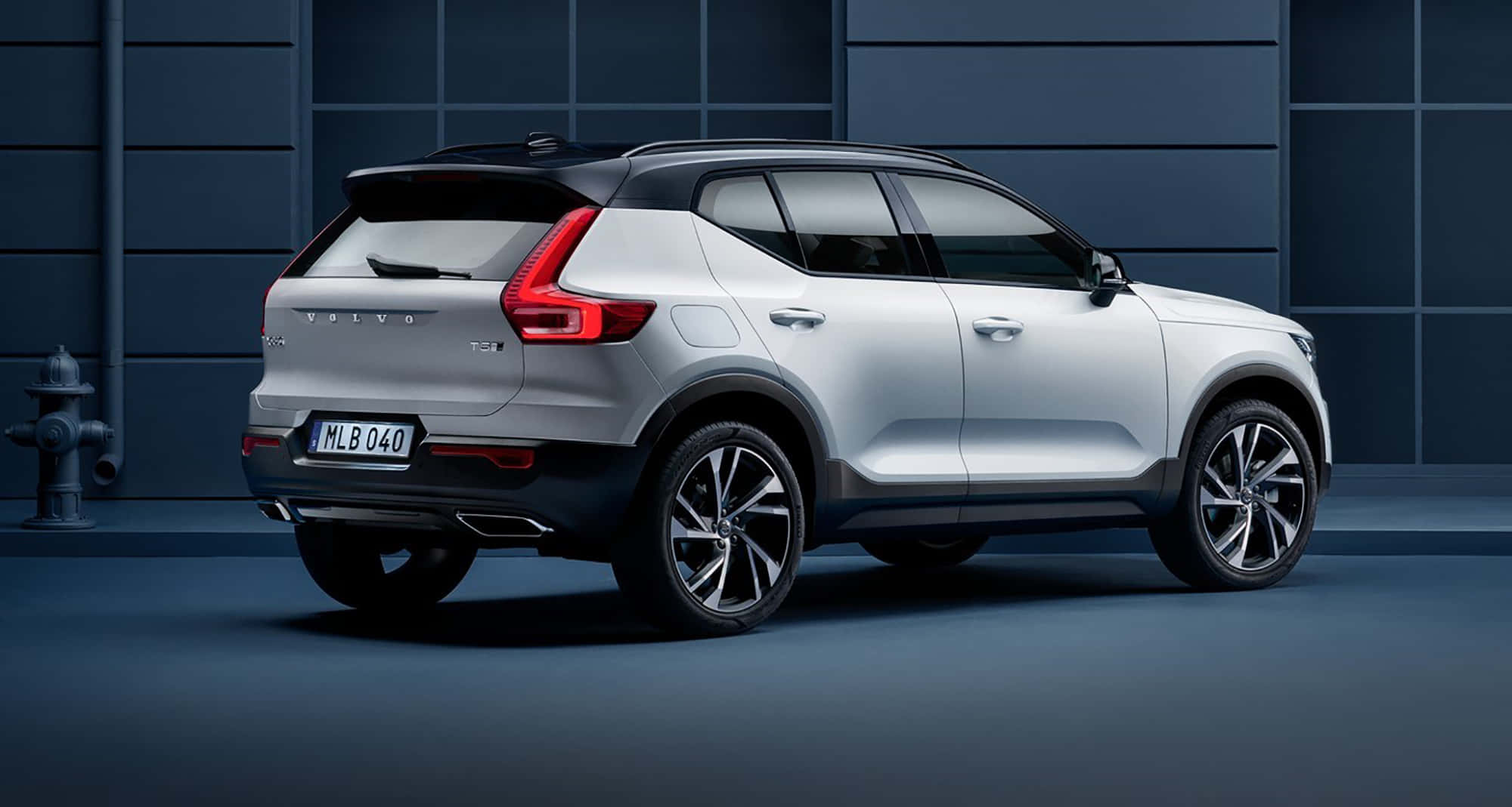Volvo XC40, sleek silver, dark blue industrial wall, Full HD Desktop Wallpaper