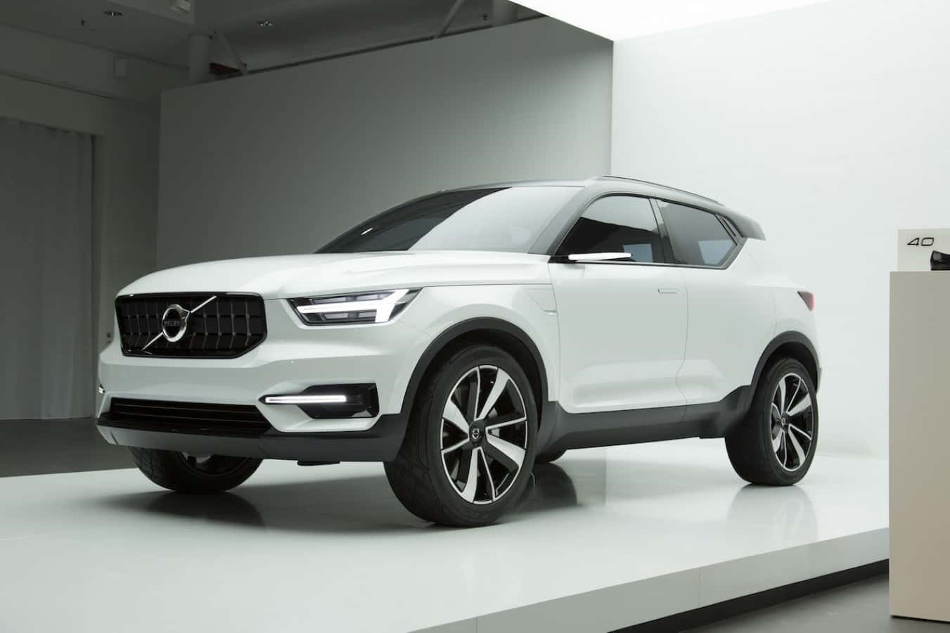 Volvo XC40, white, sleek, HD Desktop Wallpaper