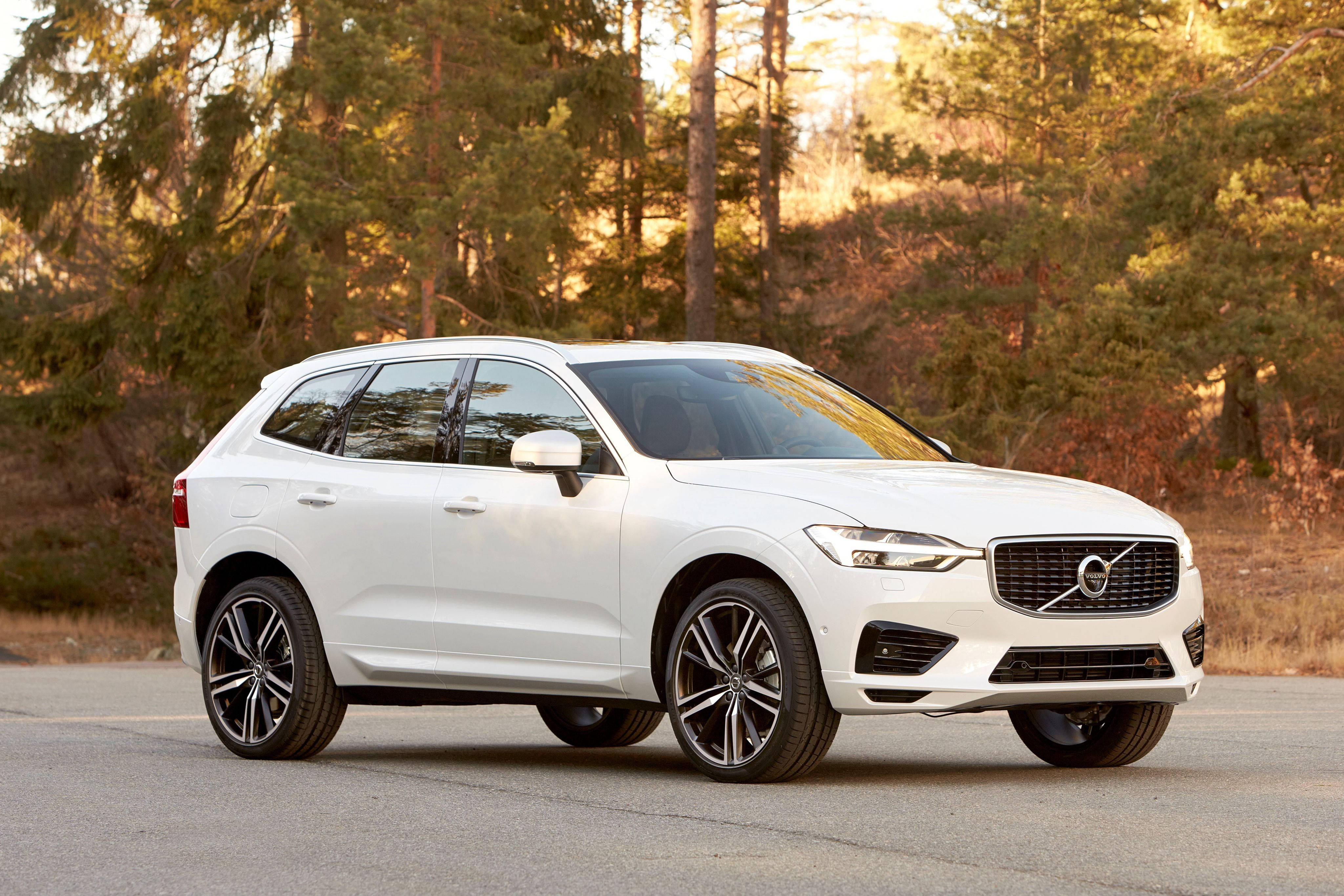 Volvo XC60, white, paved road, 4K Desktop Wallpaper