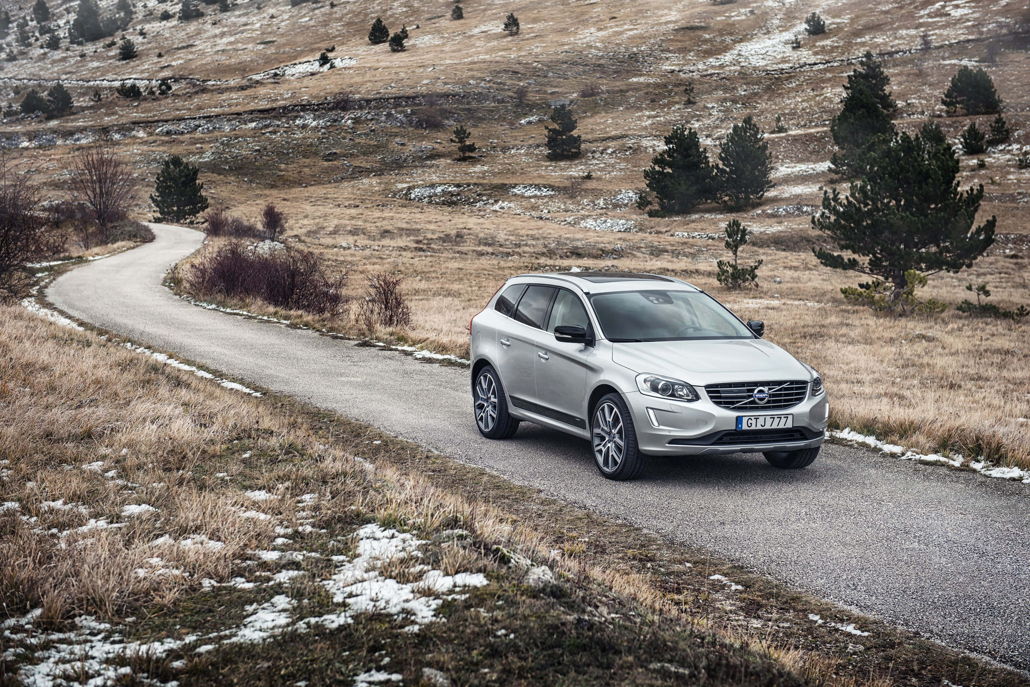 Volvo XC60, silver, winding gravel road, 4K Desktop Wallpaper