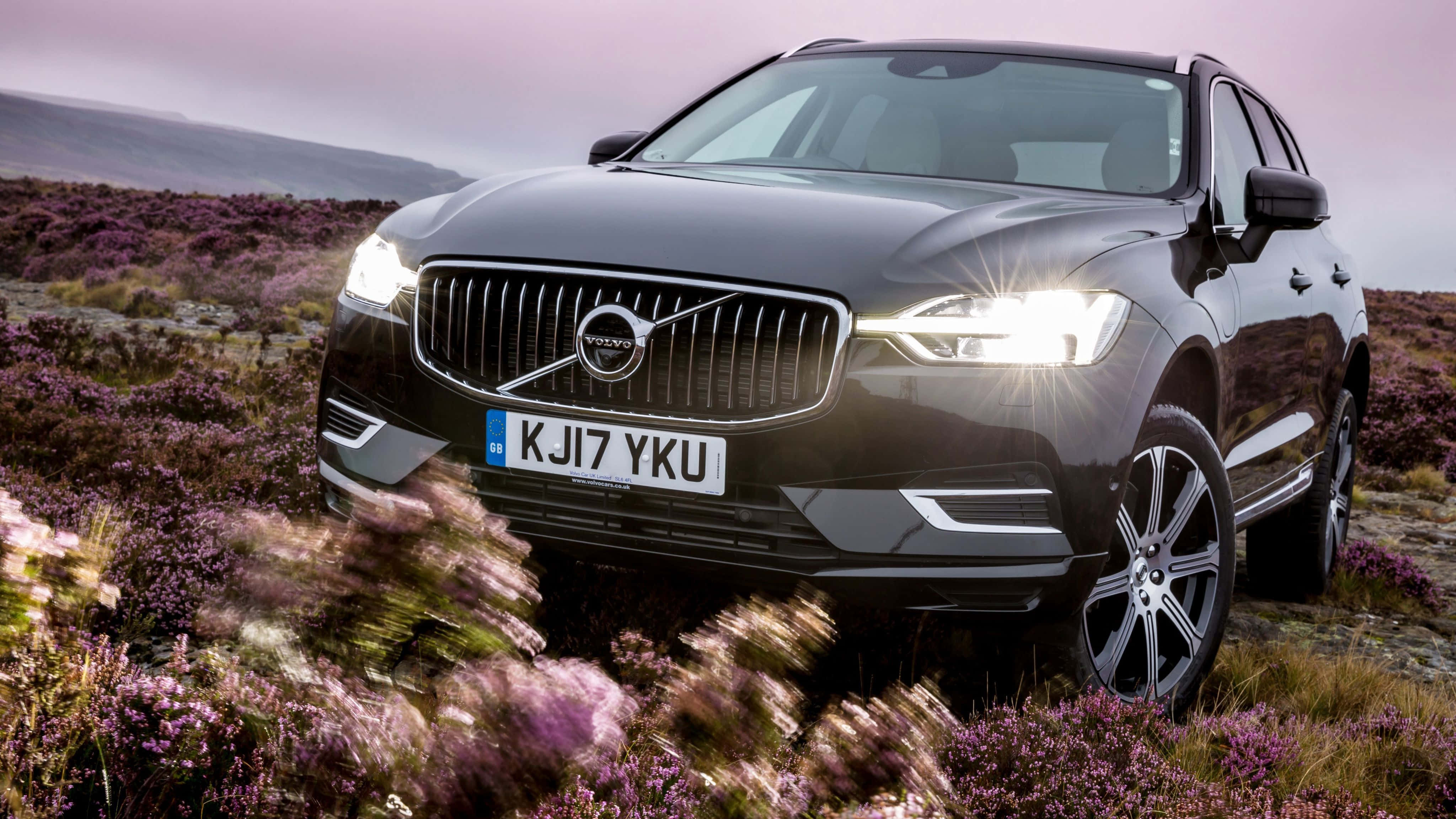 Volvo XC60, black, glowing headlights, 4K Desktop Wallpaper