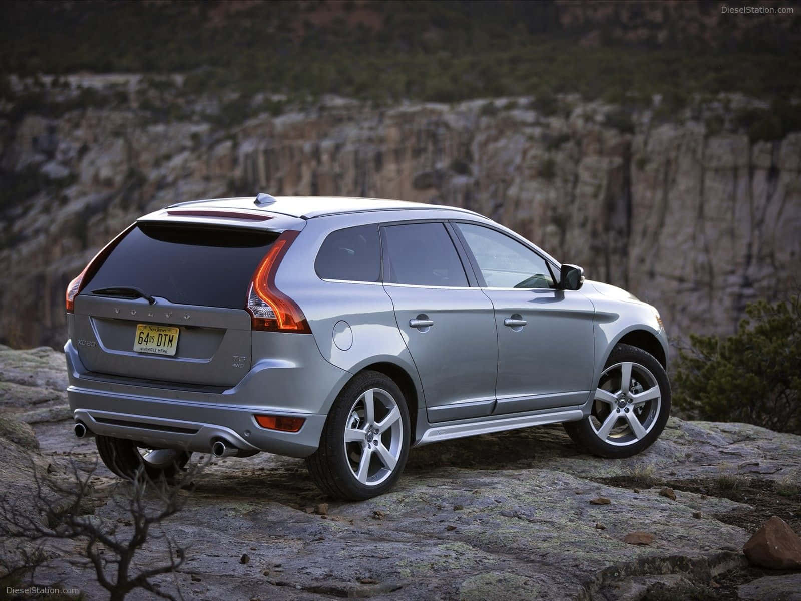 Volvo XC60, silver, station wagon, HD Desktop Wallpaper