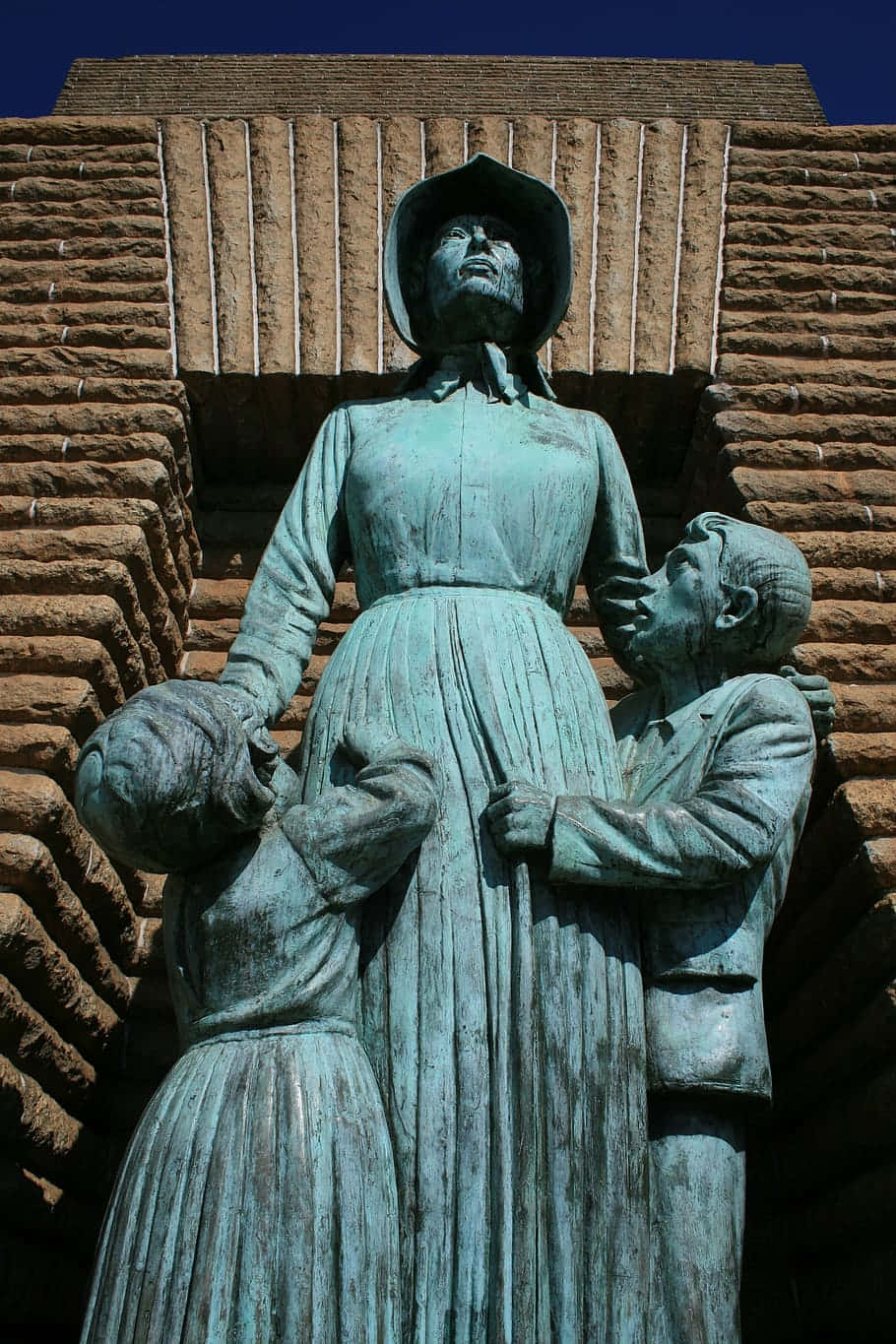 Voortrekker Monument, bronze statue, woman, HD Phone Wallpaper