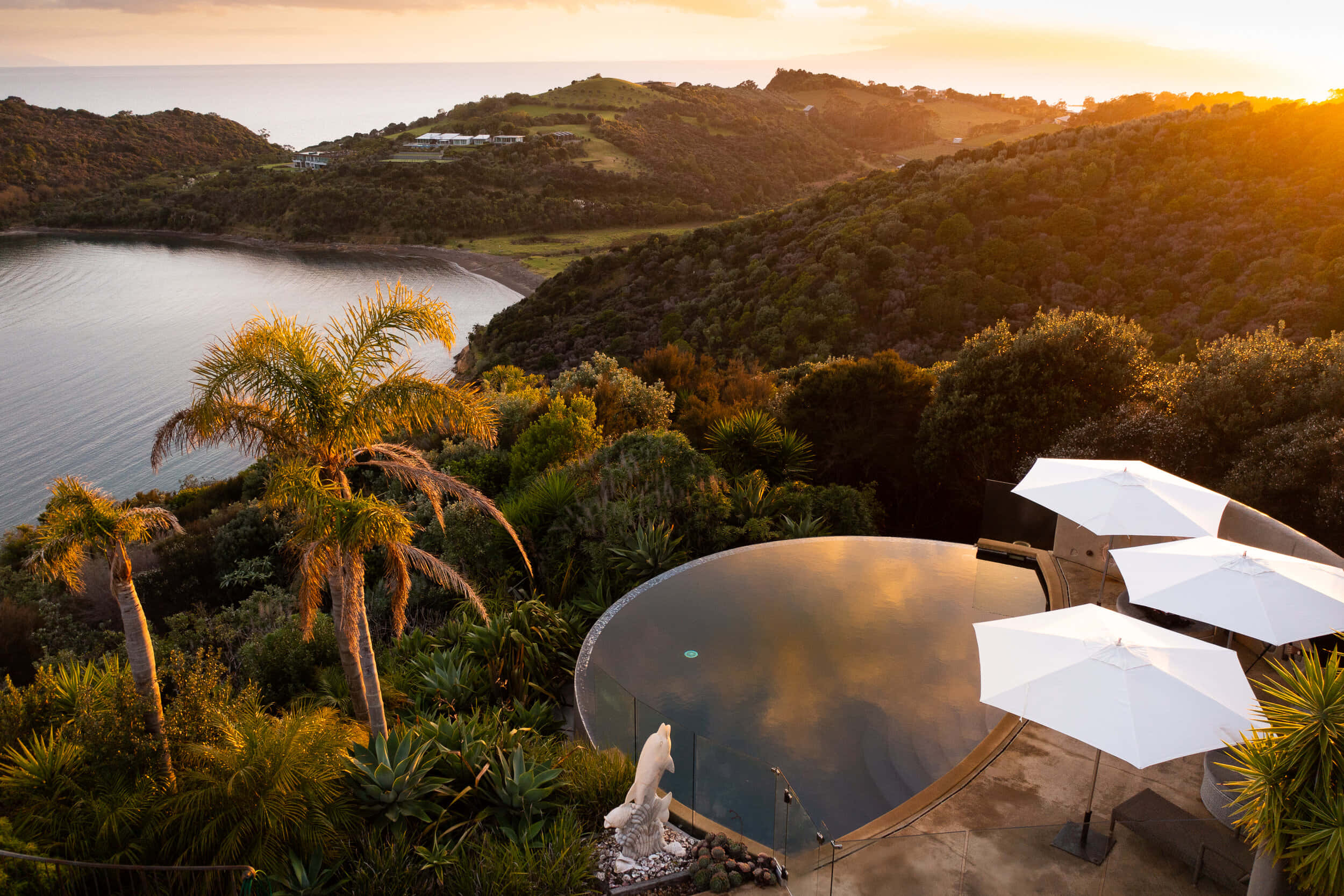 Waiheke Island, luxury infinity pool, serene bay, Full HD Desktop Wallpaper