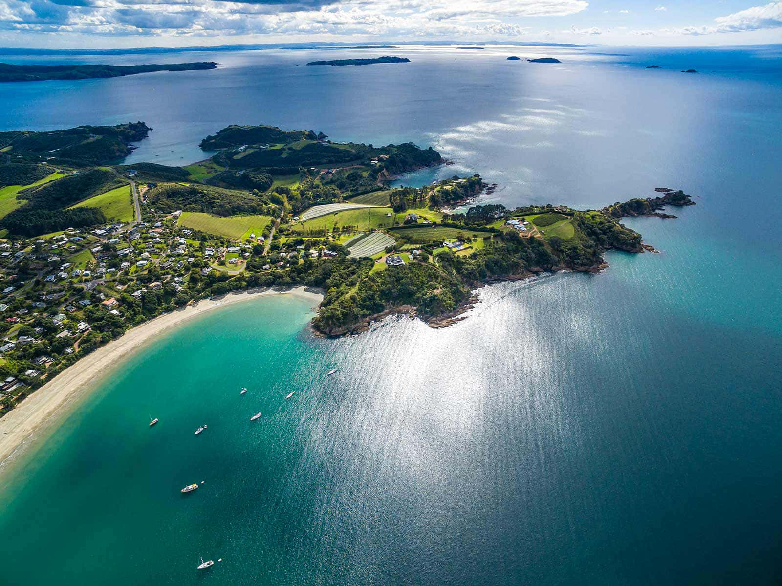 Waiheke Island, coastal village, green peninsula, HD Desktop Wallpaper