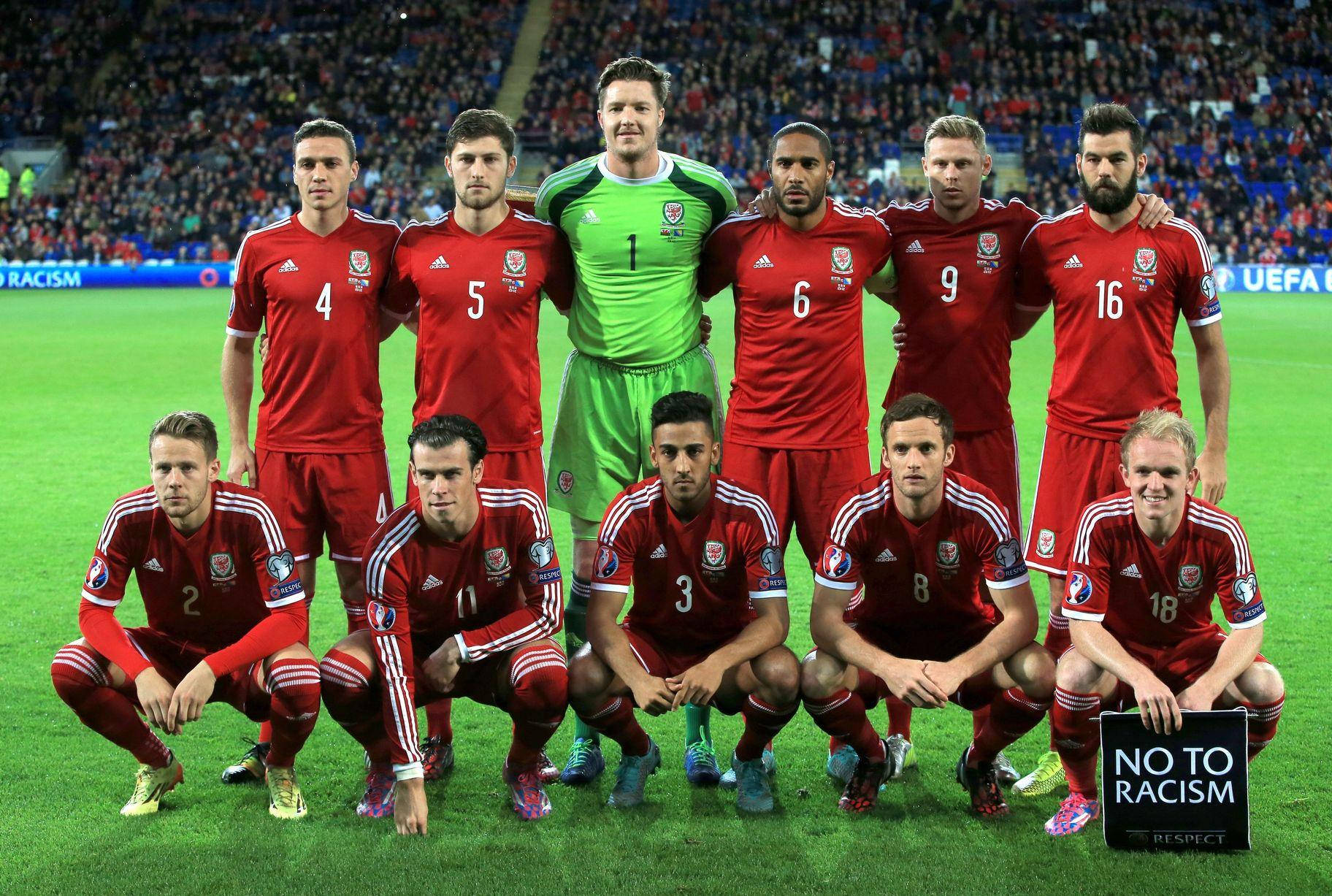 Wales National Football Team, red kits, stadium pitch, HD Desktop Wallpaper