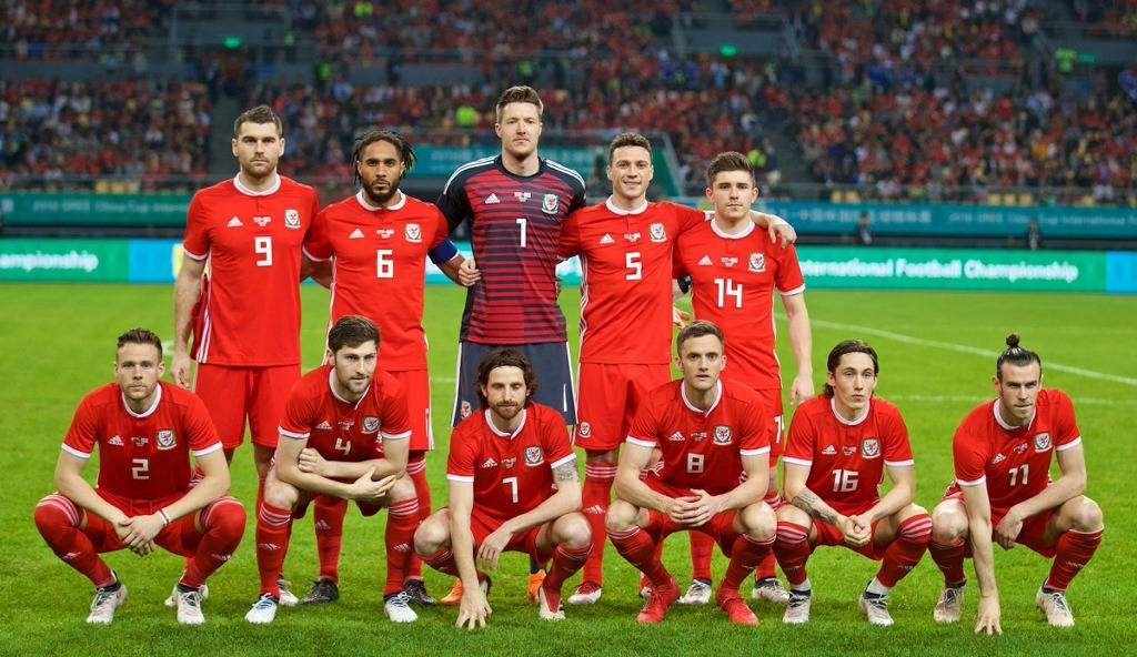 Wales National Football Team, red kits, vibrant green pitch, SD Desktop Wallpaper