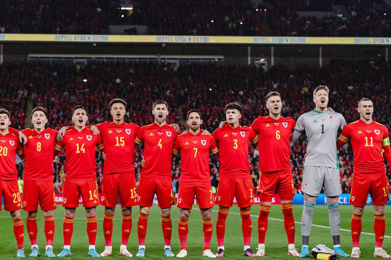 Wales National Football Team, stadium pitch, red jerseys, HD Desktop Wallpaper