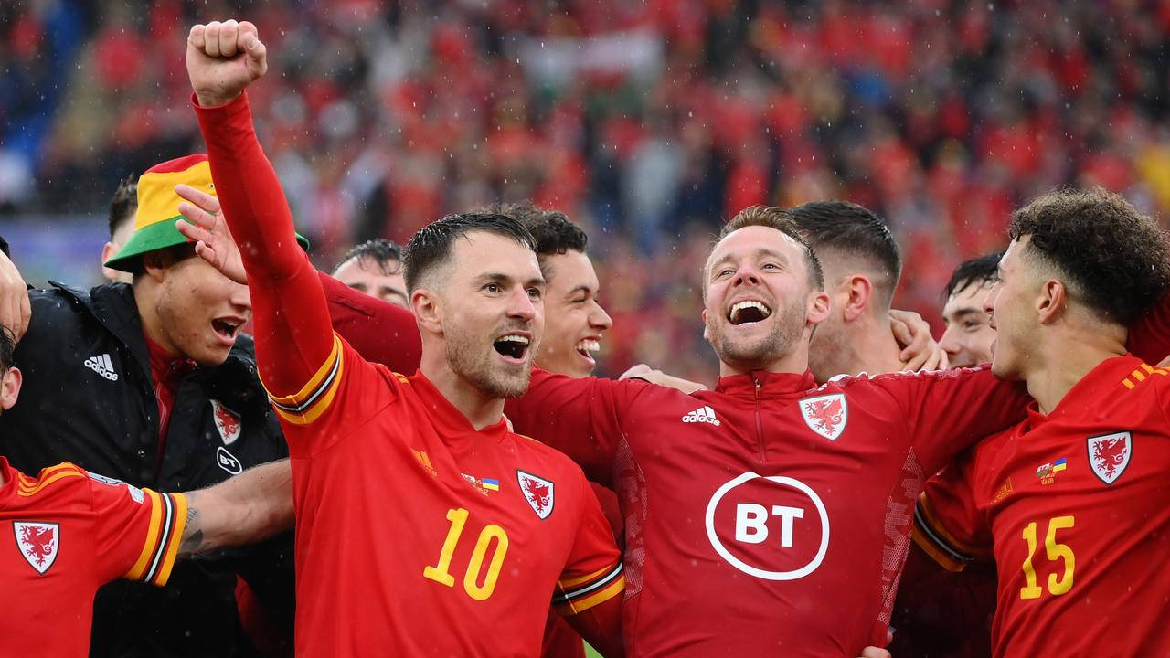 Wales National Football Team, red jerseys, falling rain, HD Desktop Wallpaper