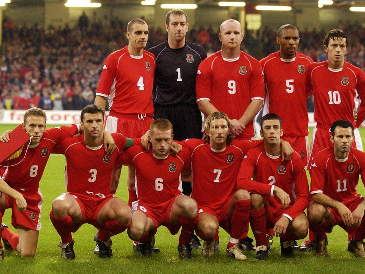 Wales National Football Team, red kits, stadium, SD Desktop Wallpaper