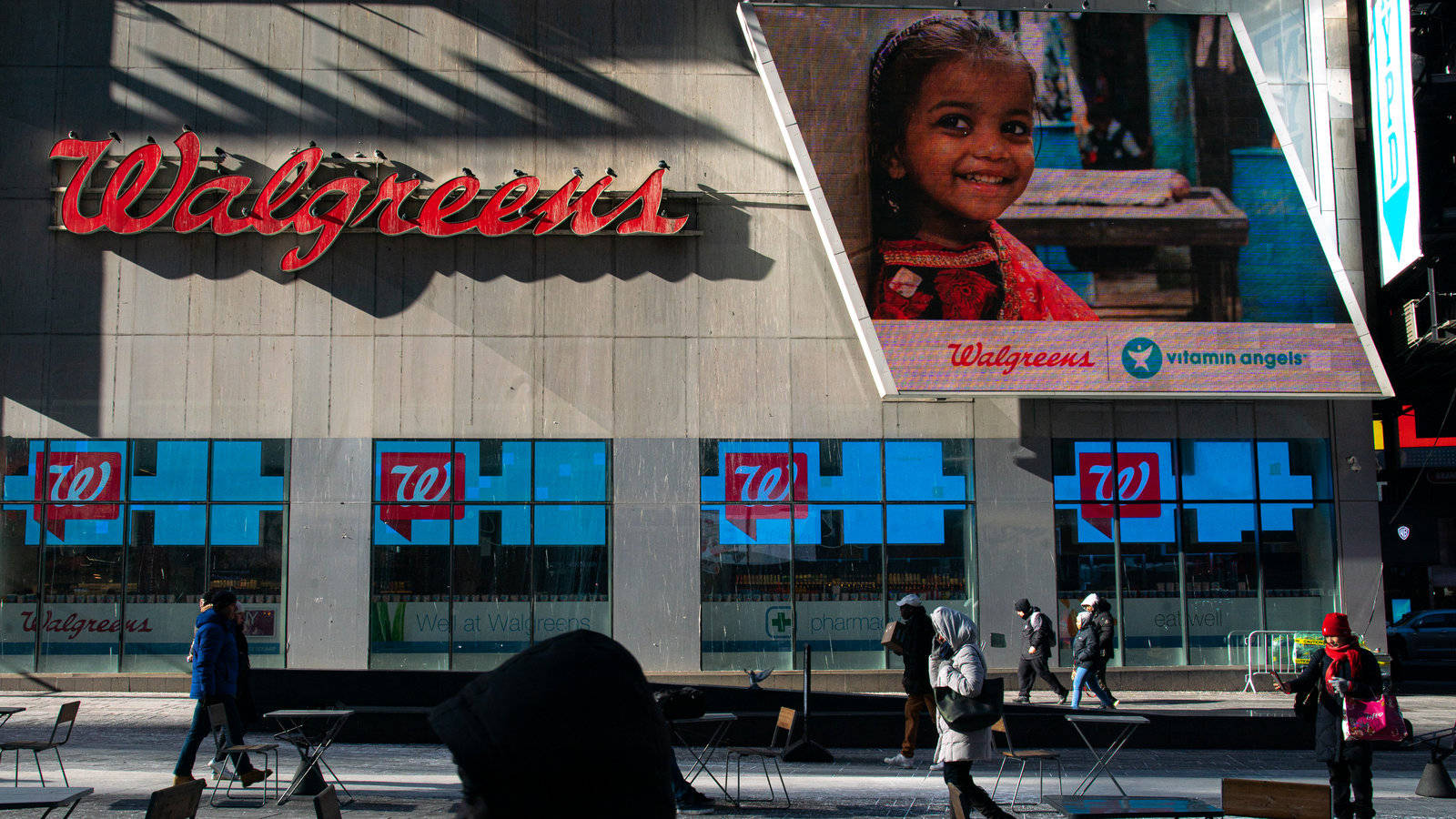 Walgreens, large billboard, smiling child, HD Desktop Wallpaper