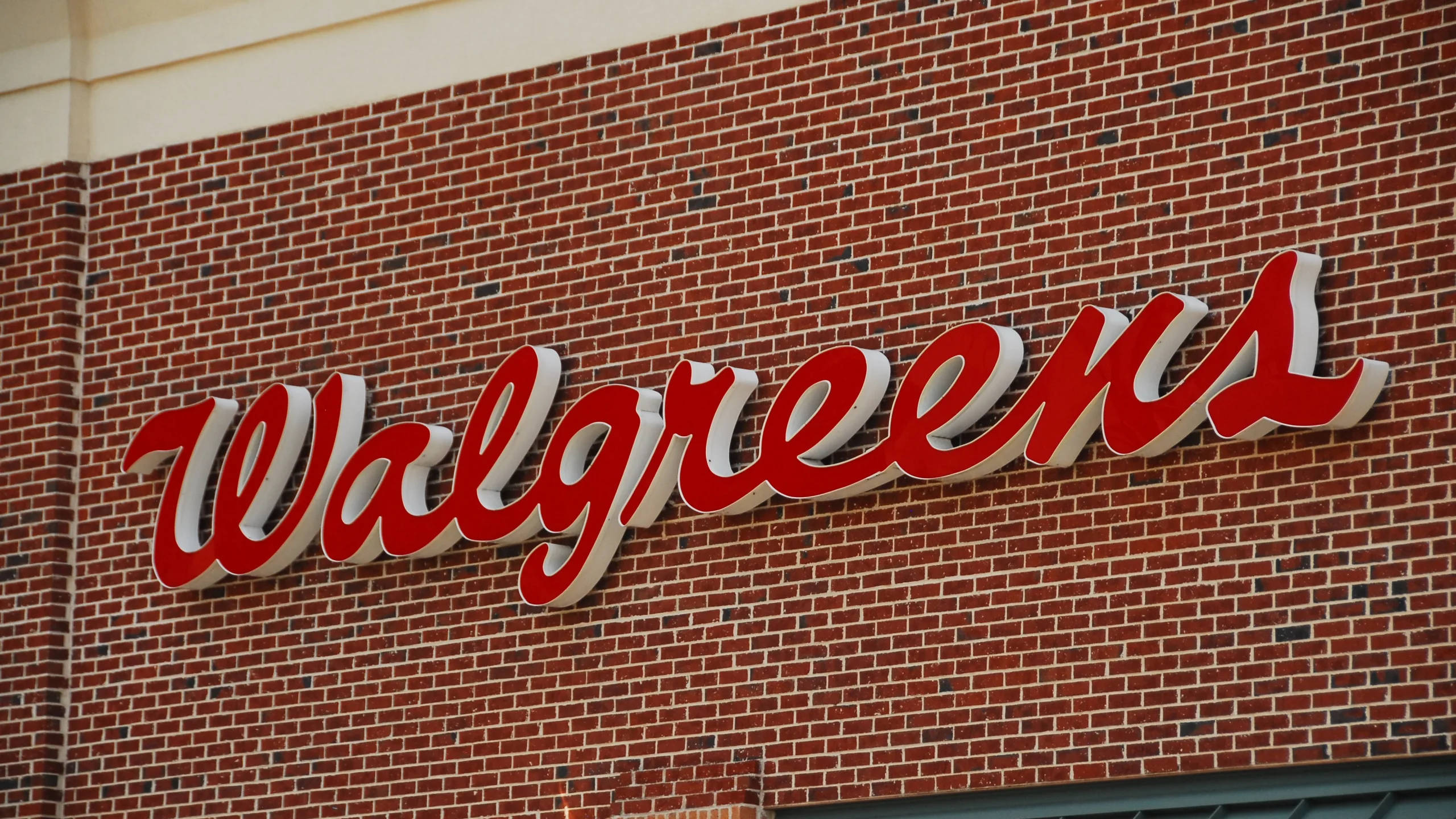 Walgreens, red brick building facade, red Walgreens sign, 2K Desktop Wallpaper