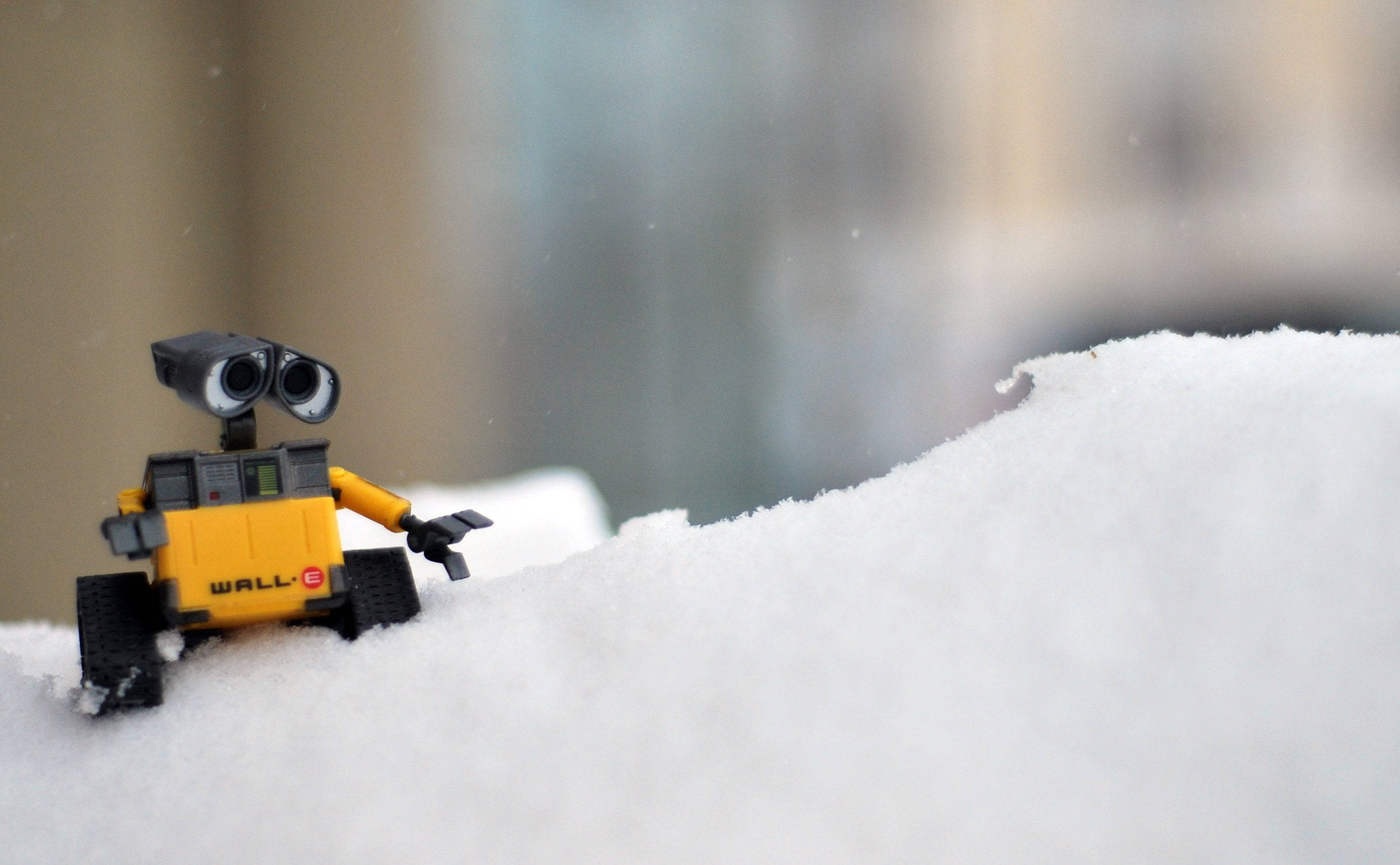 WALL-E, yellow, snowy mound, 2K Desktop Wallpaper