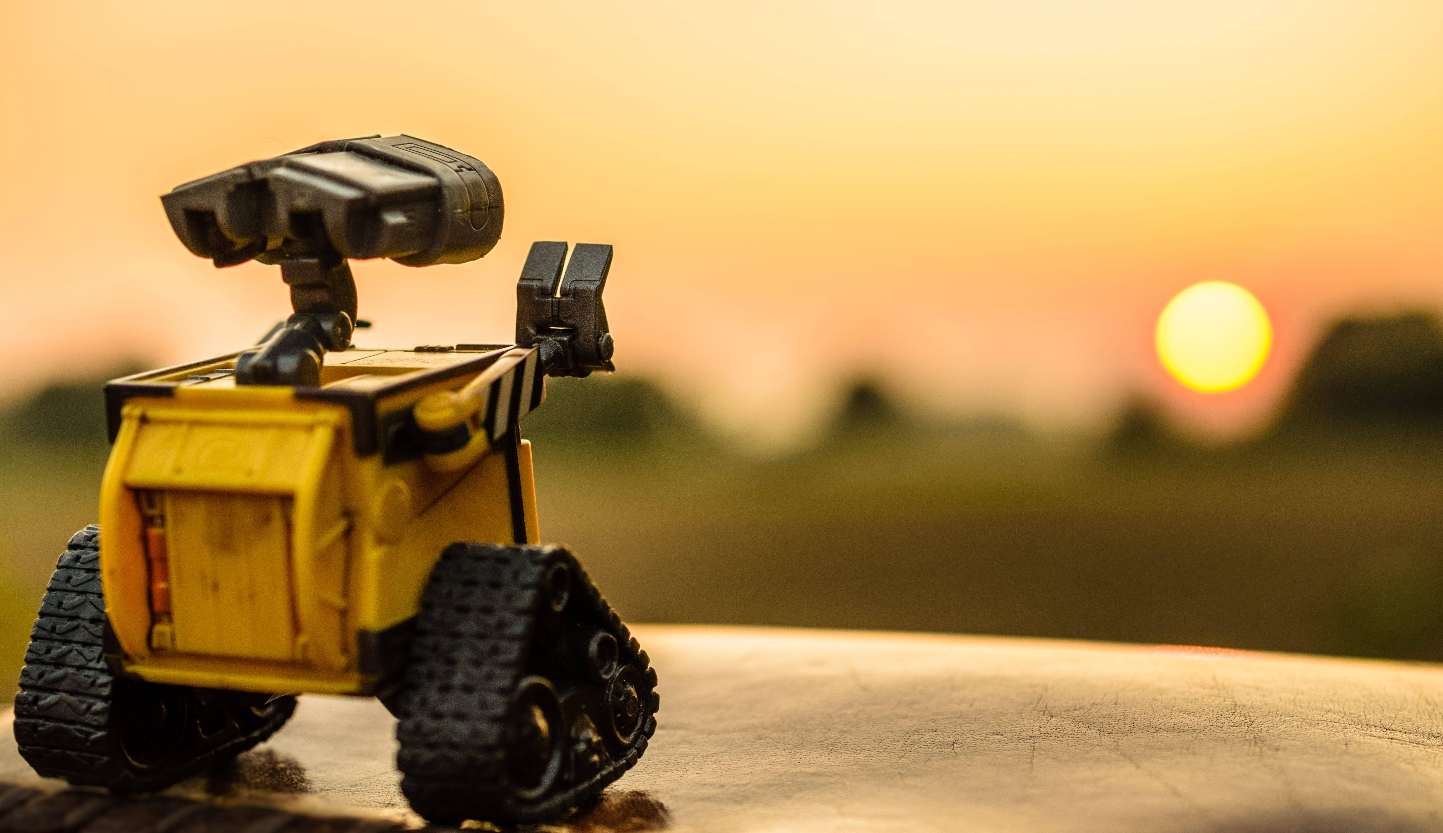 WALL-E, yellow, wooden surface, 4K Desktop Wallpaper