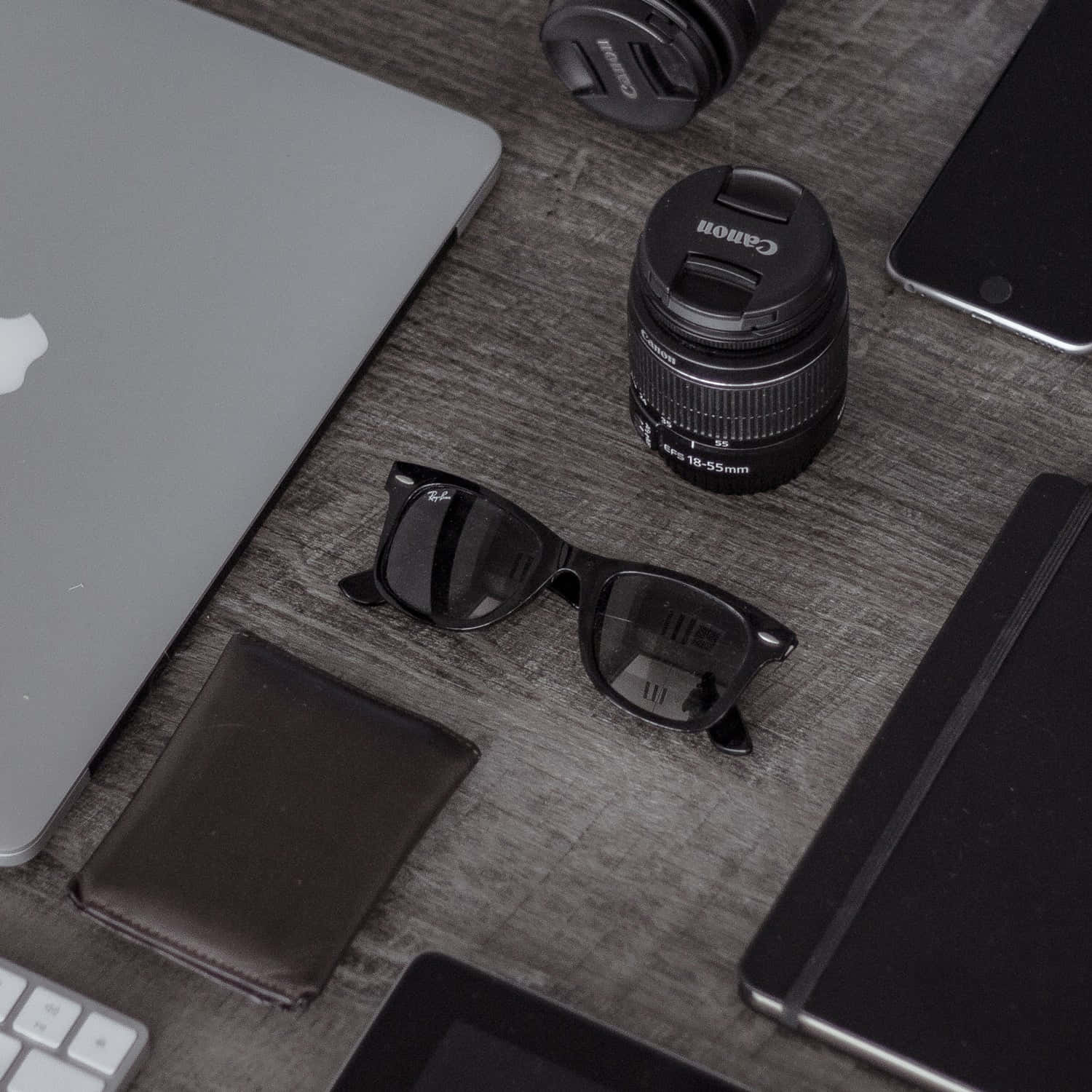 laptop camera lens, sunglasses wallet, tablet, HD Desktop Wallpaper