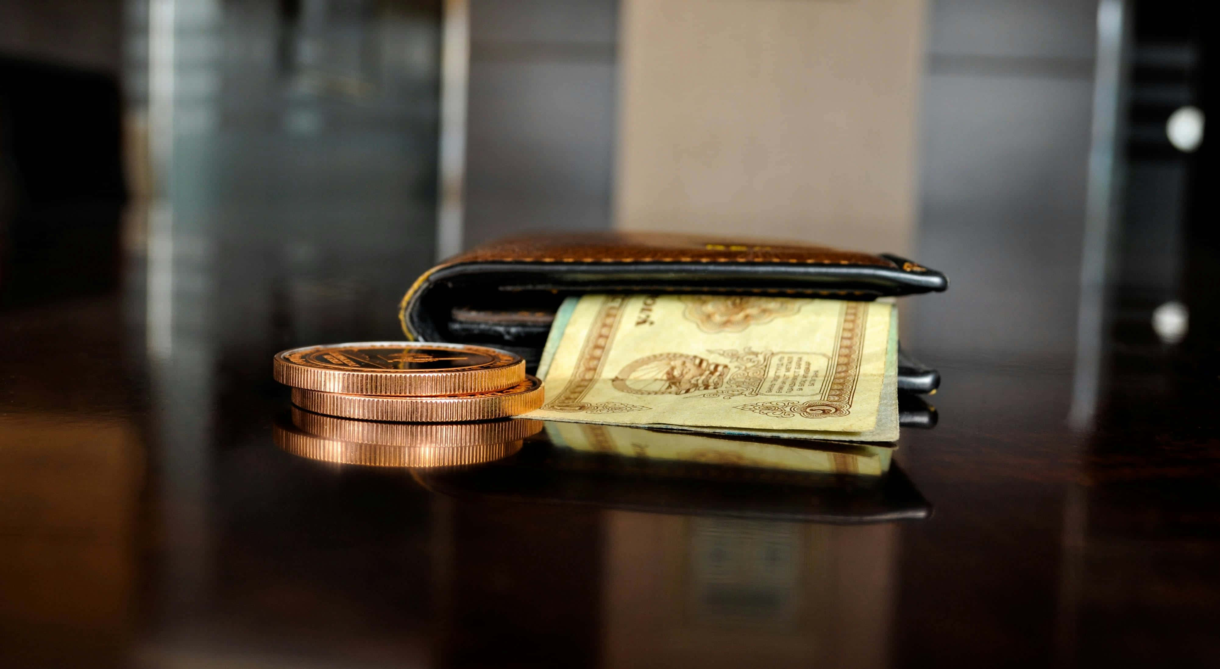leather wallet, crisp dollar bills, gleaming copper coins, 4K Desktop Wallpaper