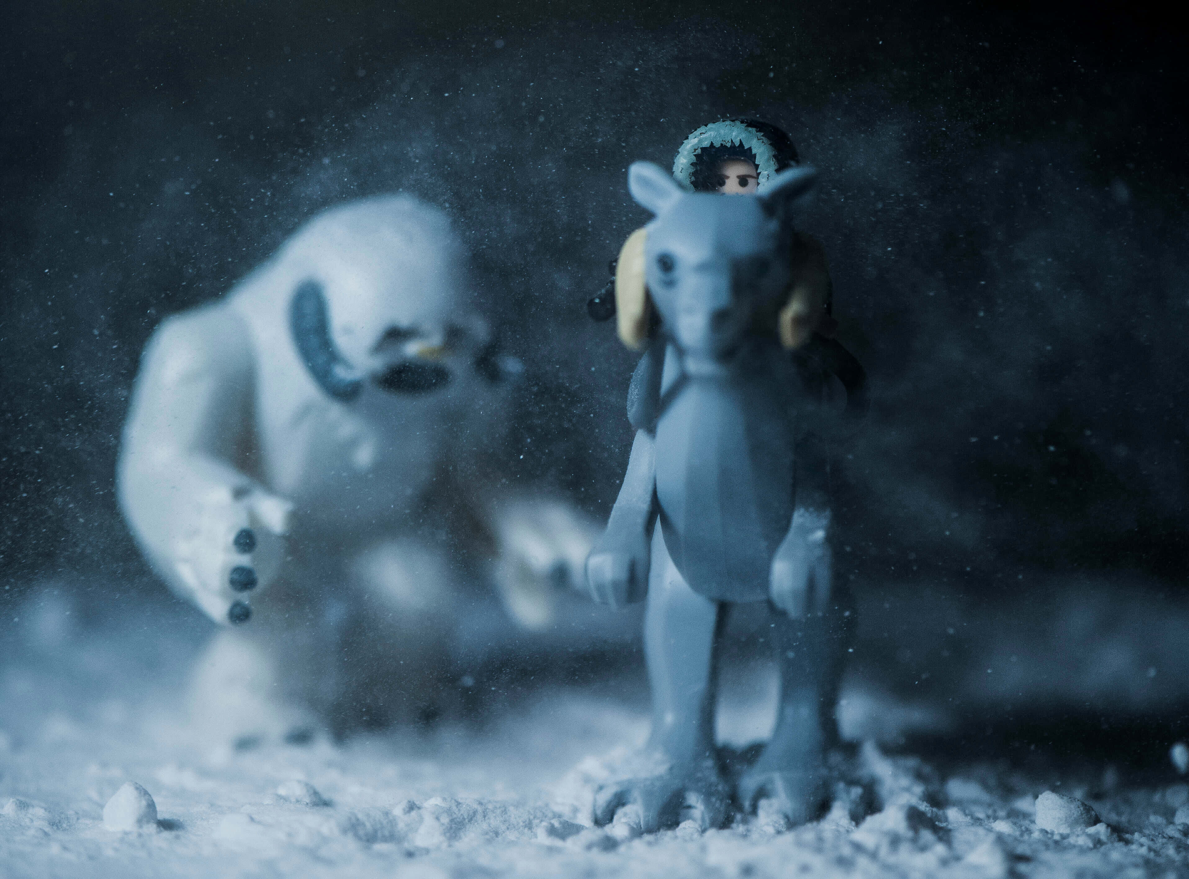 Wampa, snowy scene, small figure, 2K Desktop Wallpaper