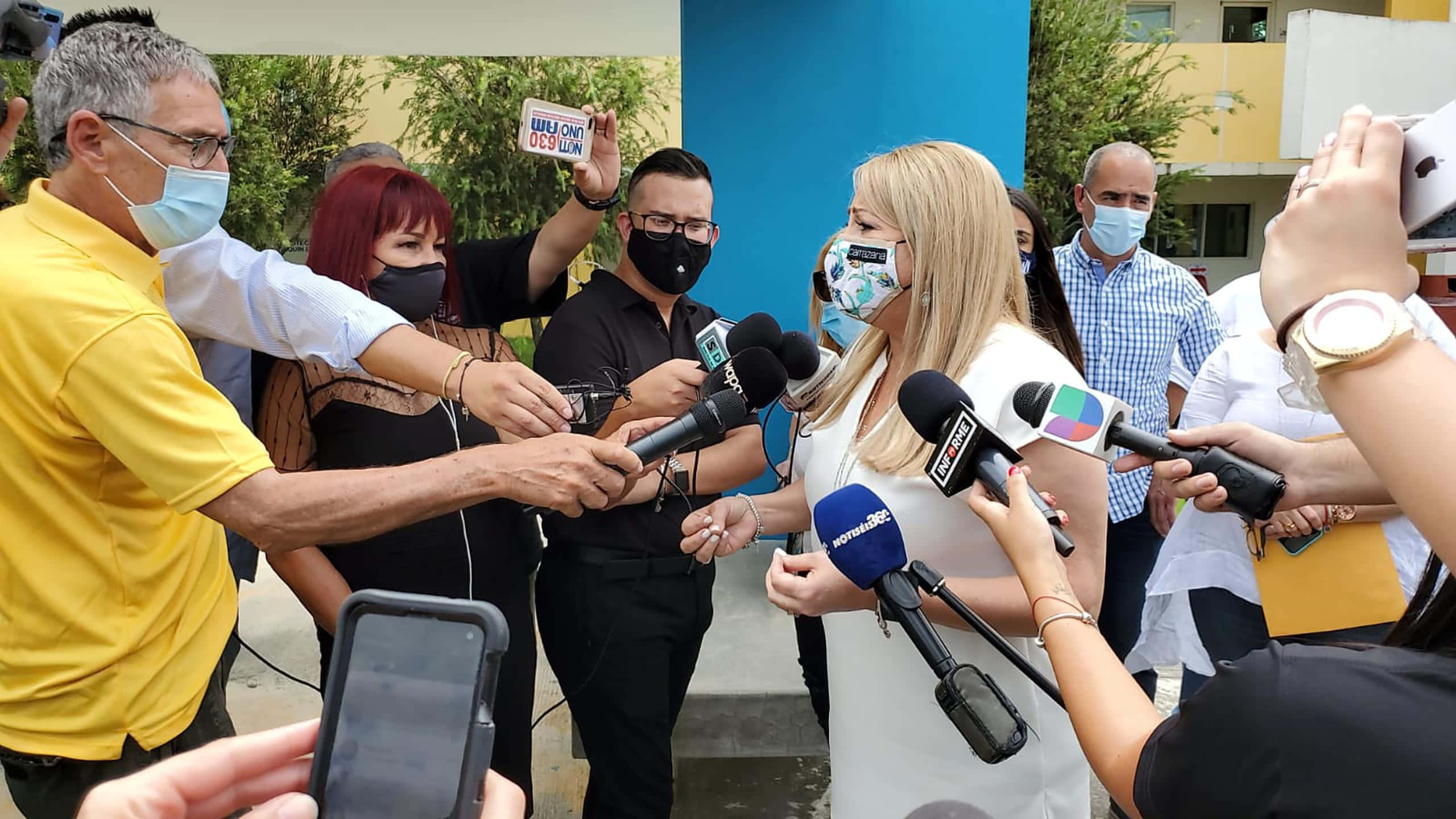 Wanda Vázquez Garced, white dress, patterned face mask, 2K Desktop Wallpaper