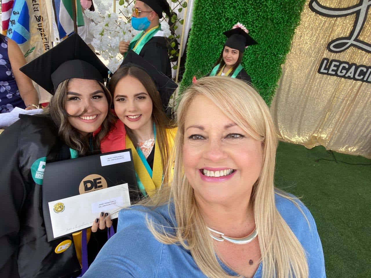 Wanda Vázquez Garced, graduation ceremony, caps and gowns, HD Desktop Wallpaper
