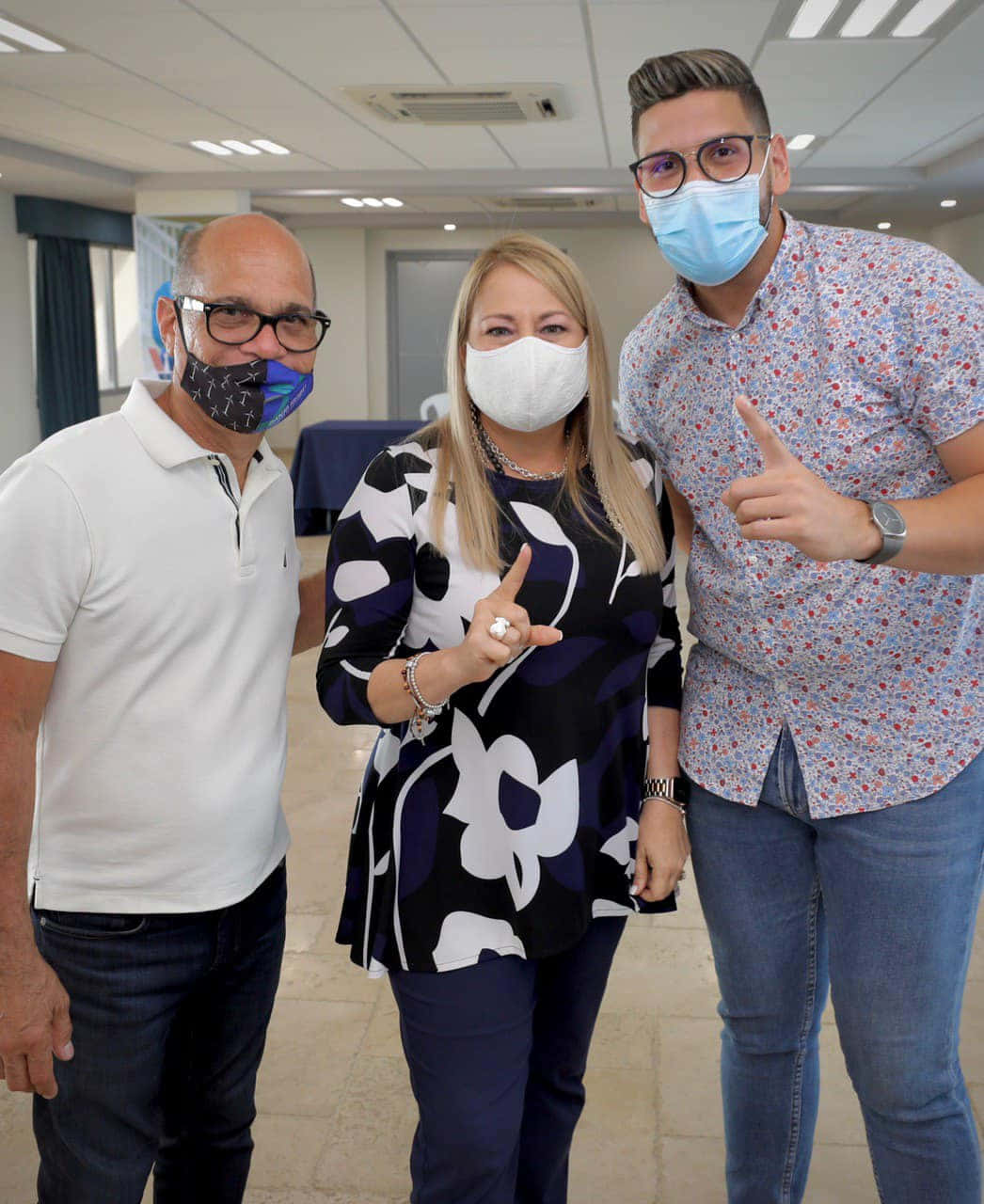 Wanda Vázquez Garced, face masks, thumbs up, HD Phone Wallpaper