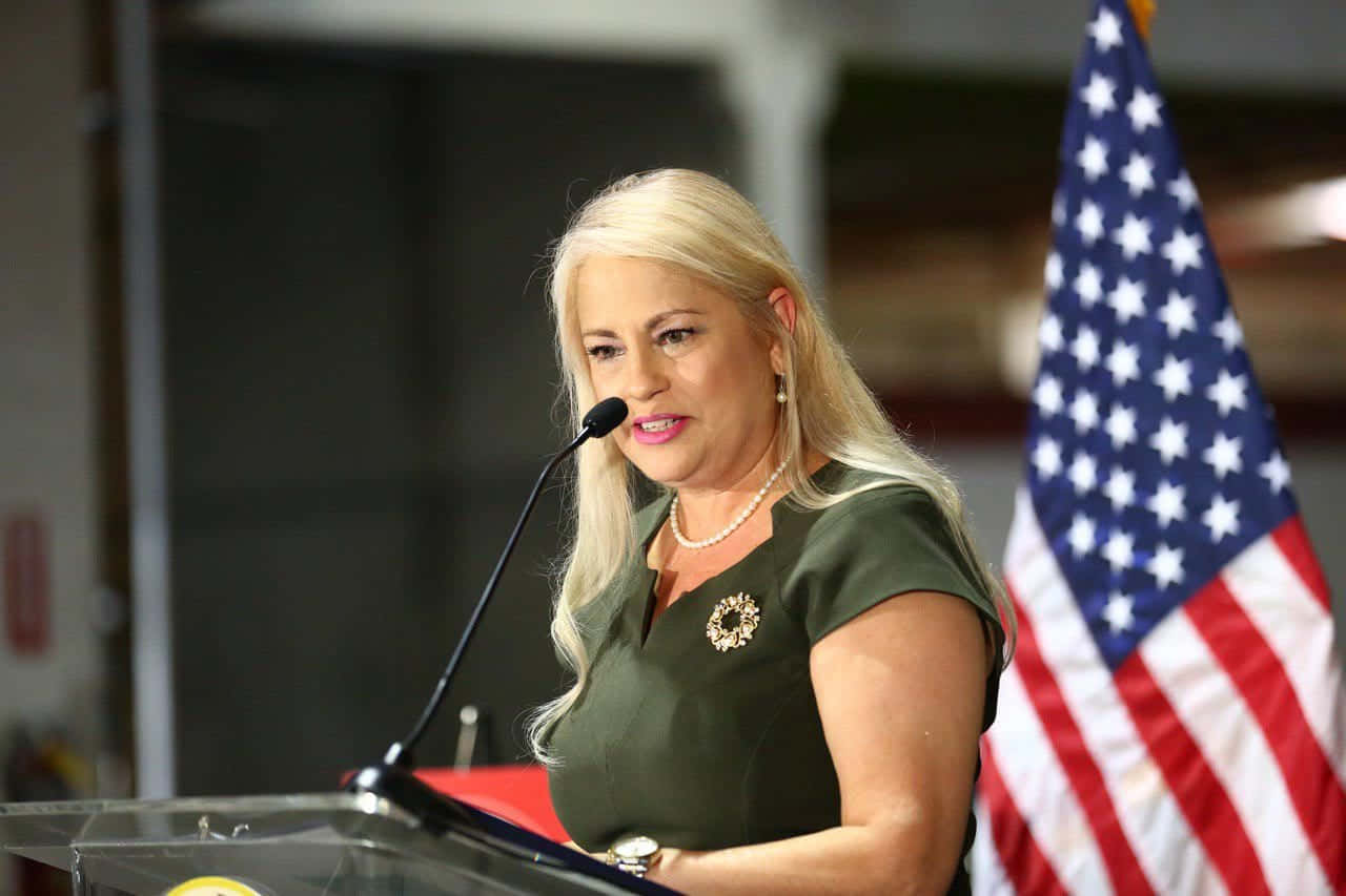 Wanda Vázquez Garced, green dress, podium, HD Desktop Wallpaper