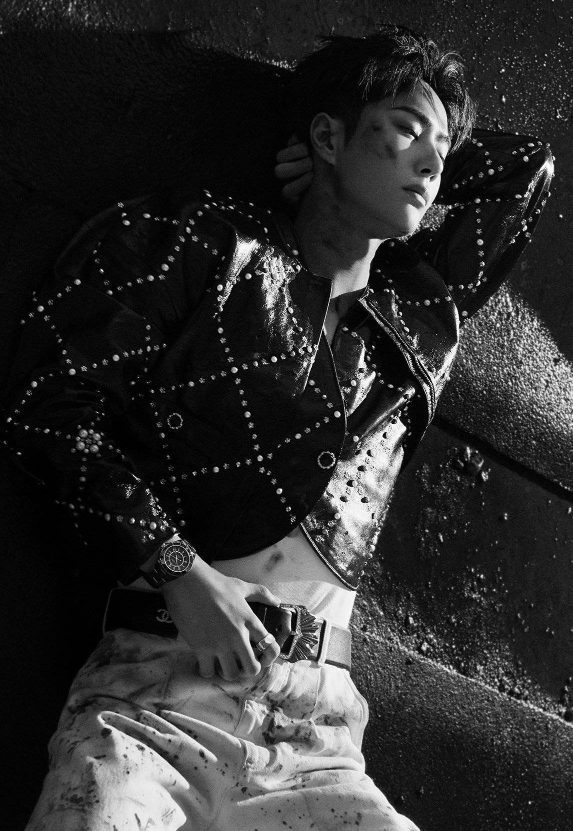 Wang Yibo, studded leather jacket, wet textured wall, HD Phone Wallpaper