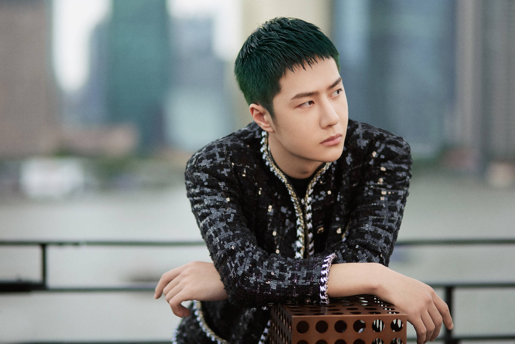 Wang Yibo, vibrant green hair, perforated box, HD Desktop Wallpaper