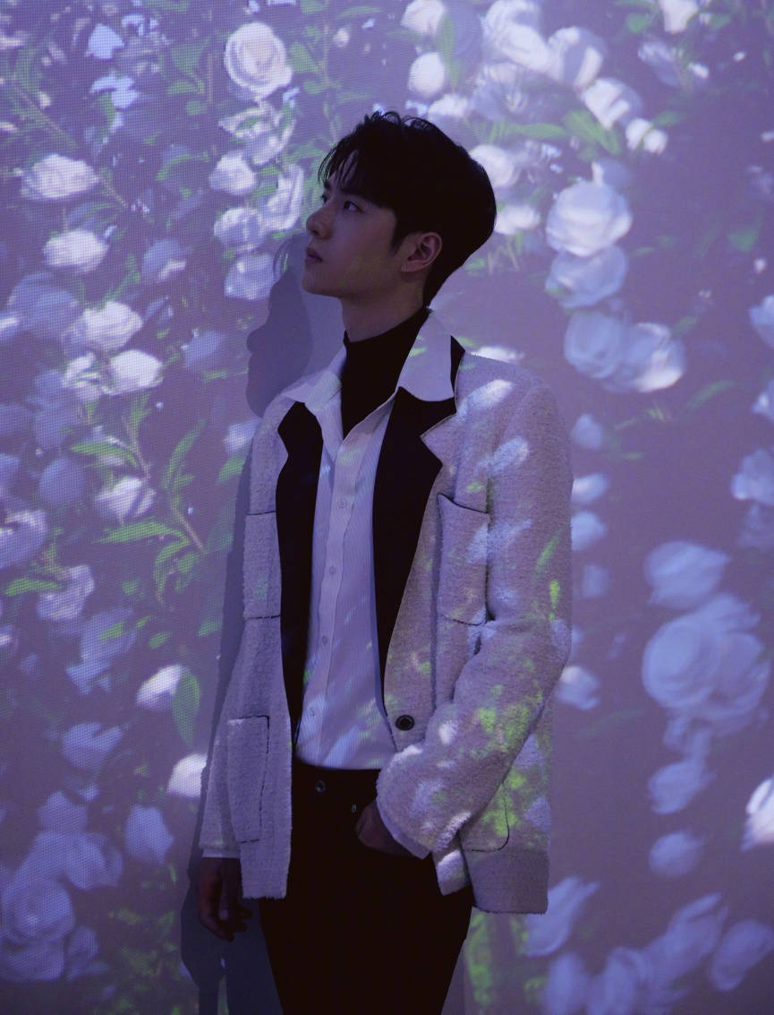 Wang yibo, textured white jacket, purple wall, SD Phone Wallpaper
