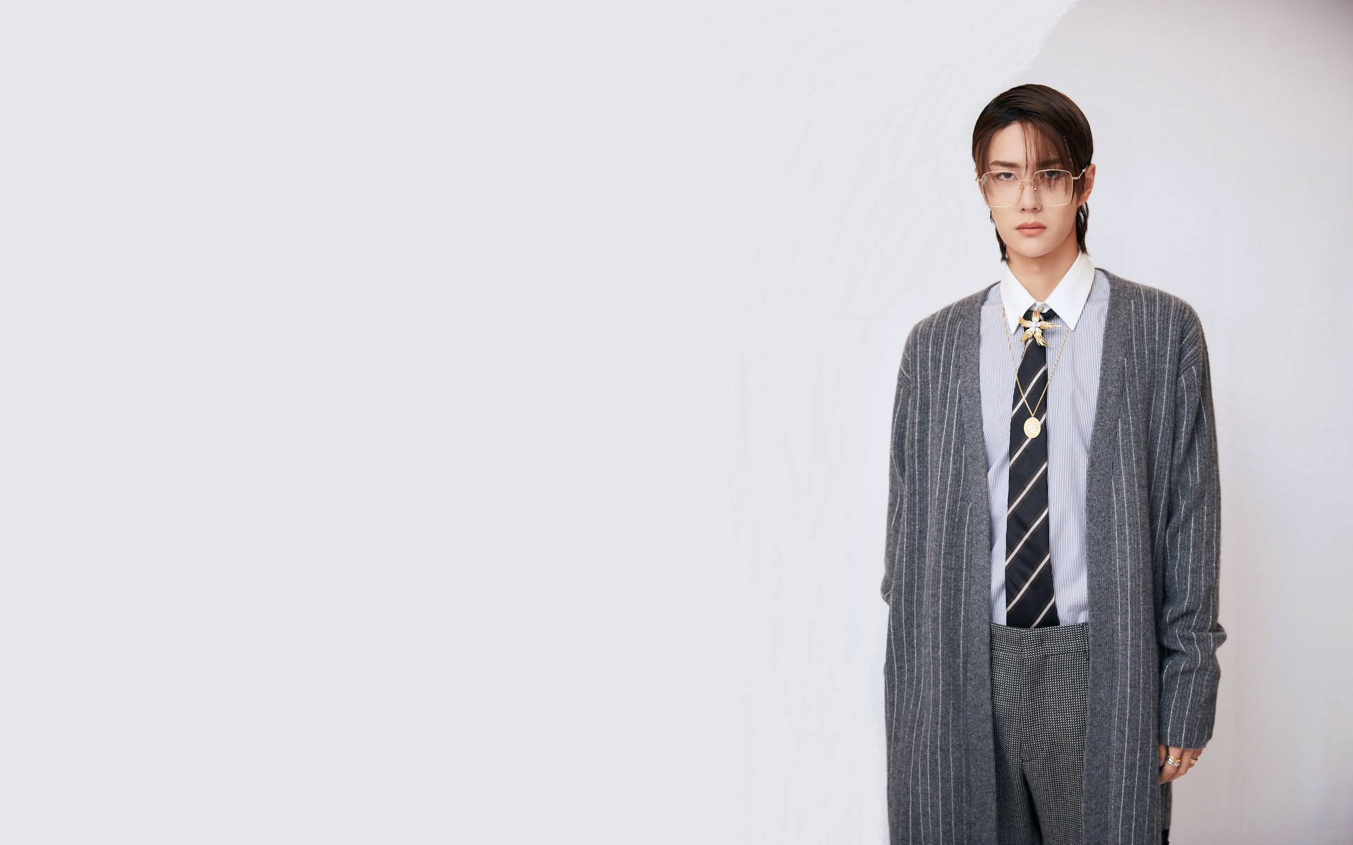 Wang yibo, gray pinstripe suit, glasses, Full HD Desktop Wallpaper