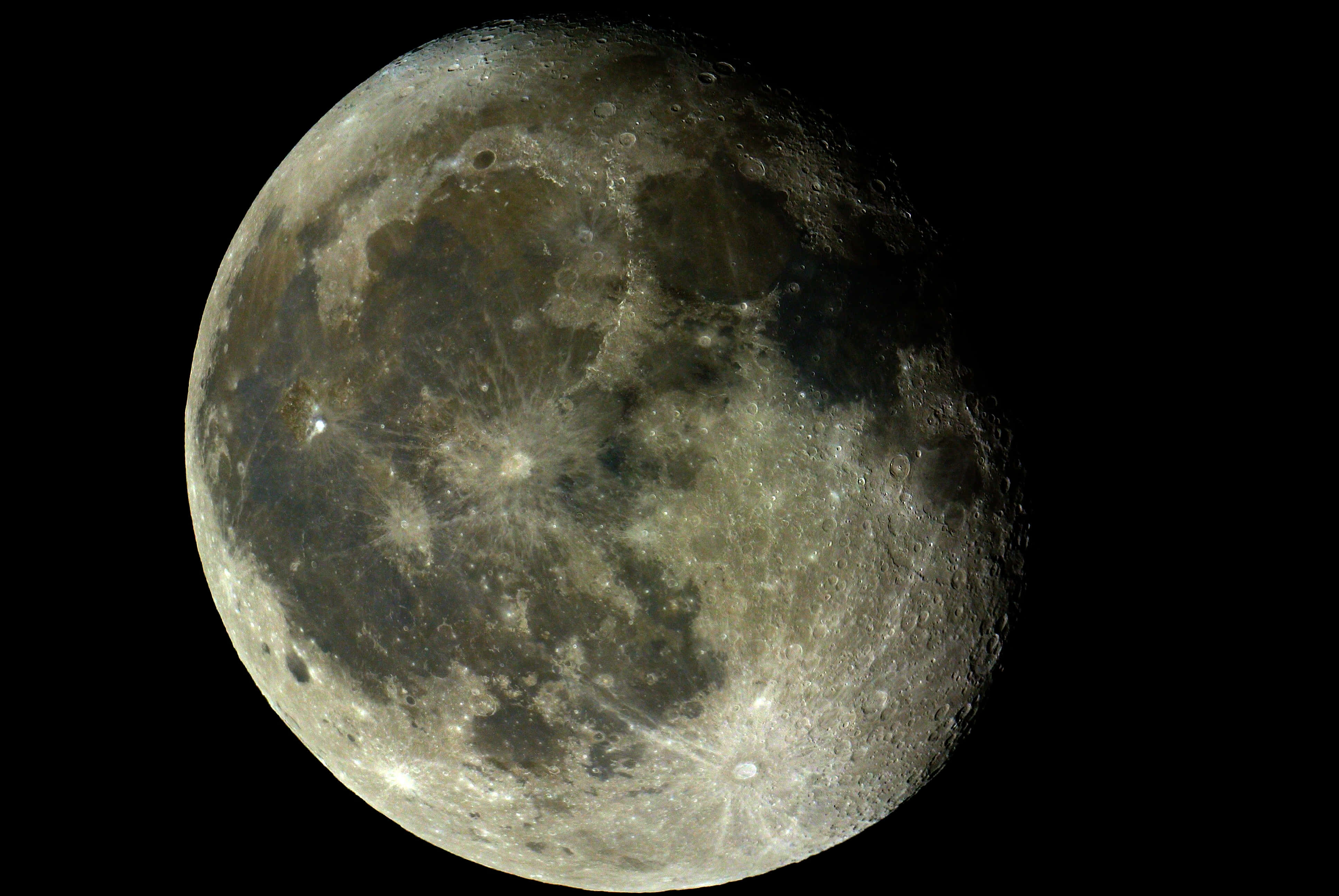 Waning Gibbous Moon, cratered surface, pitch-black sky, 4K Desktop Wallpaper