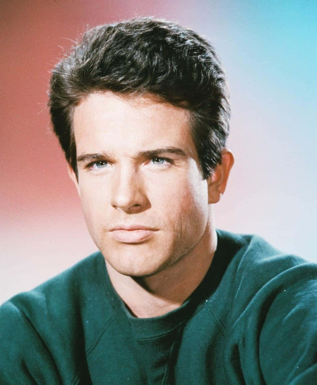 Warren Beatty, green sweatshirt, dark hair, SD Phone Wallpaper