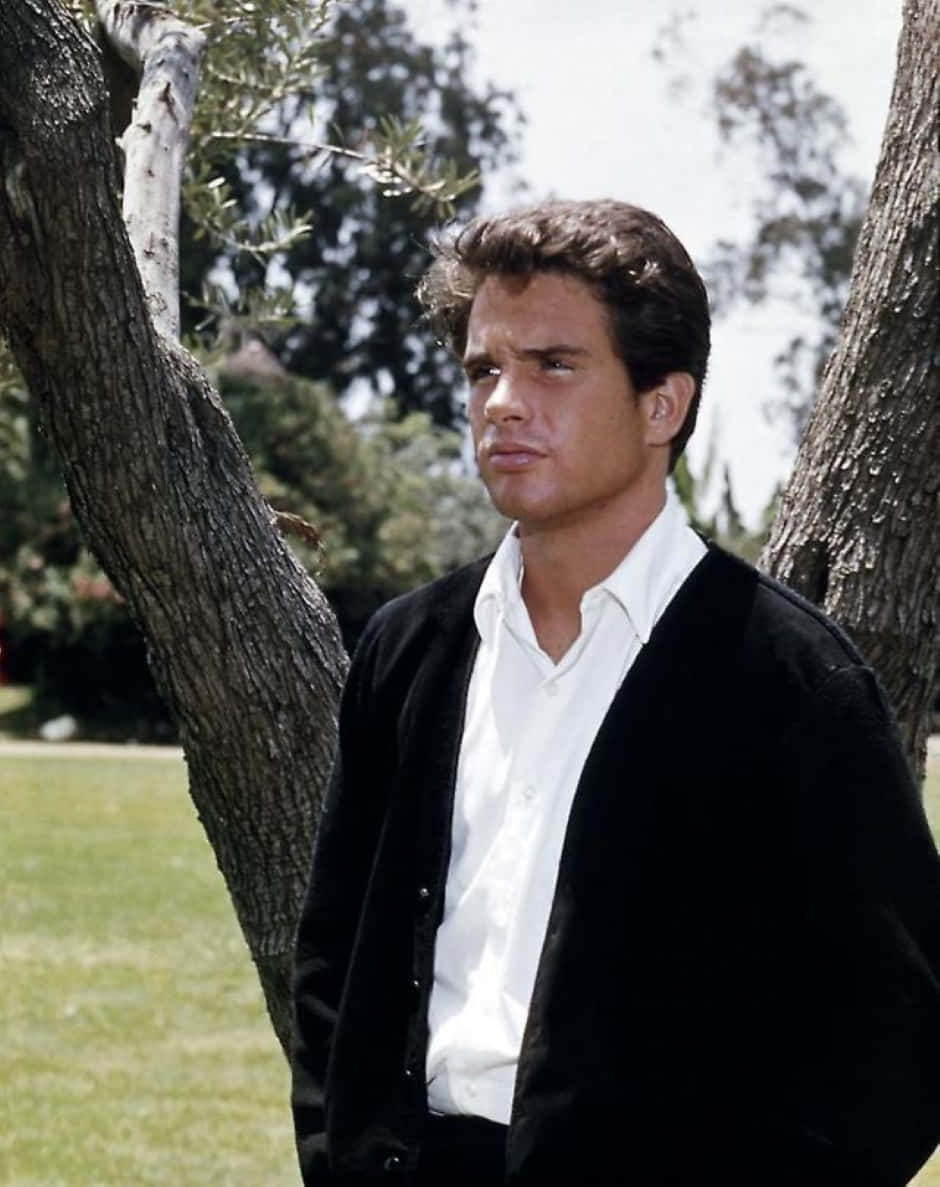 Warren Beatty, black cardigan, white shirt, SD Phone Wallpaper