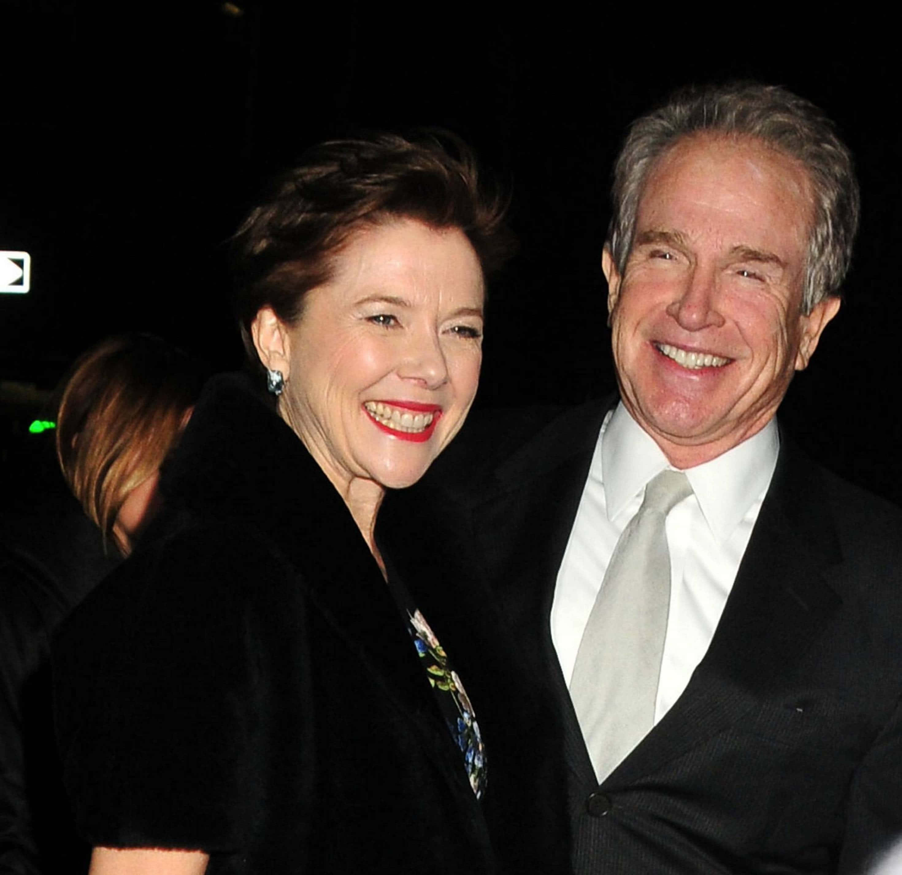 Warren Beatty, Classic Suit, Nighttime Event, 2K Desktop Wallpaper